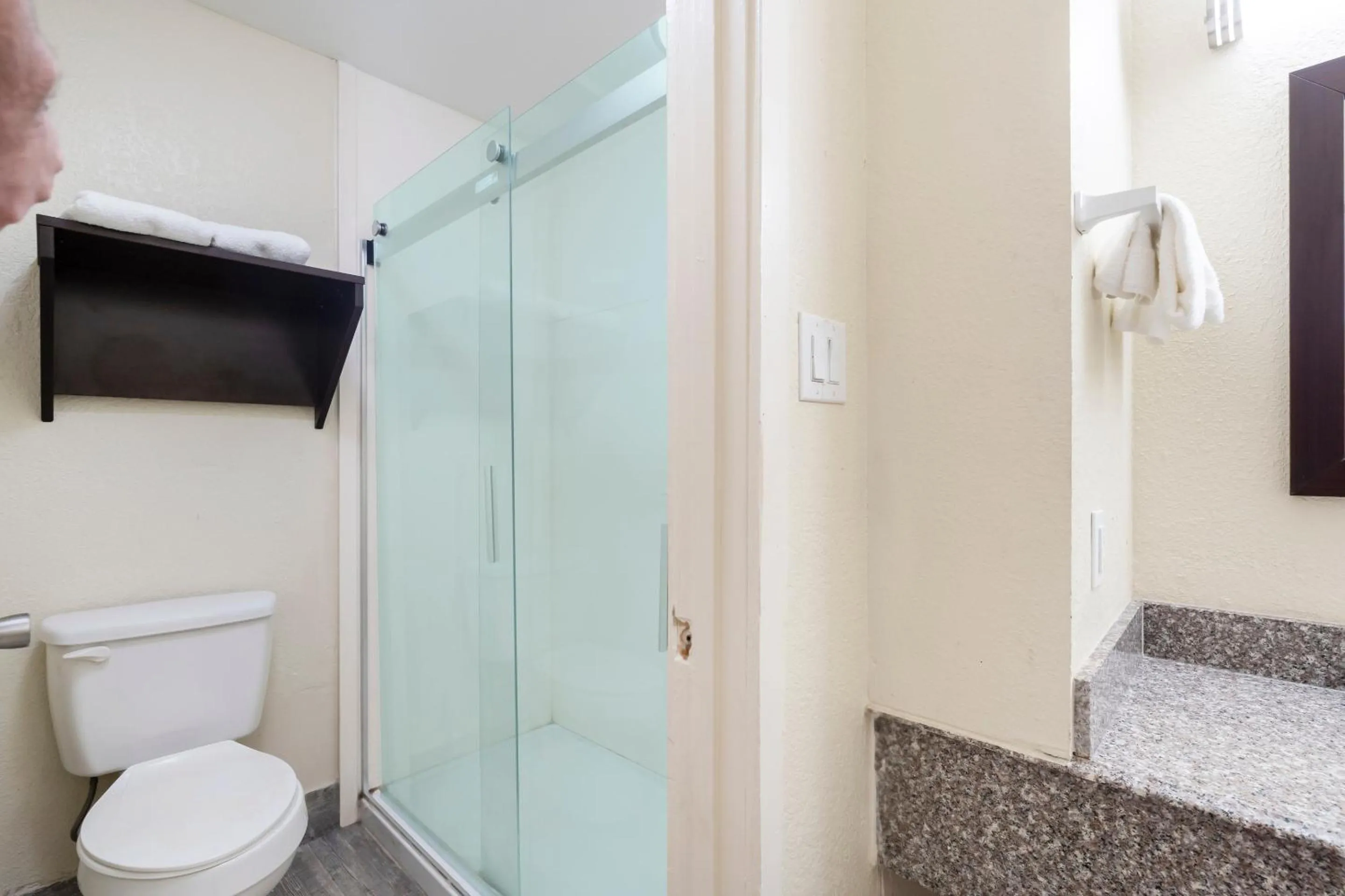 Bathroom in OYO Hotel Tulsa N Sheridan Rd & Airport