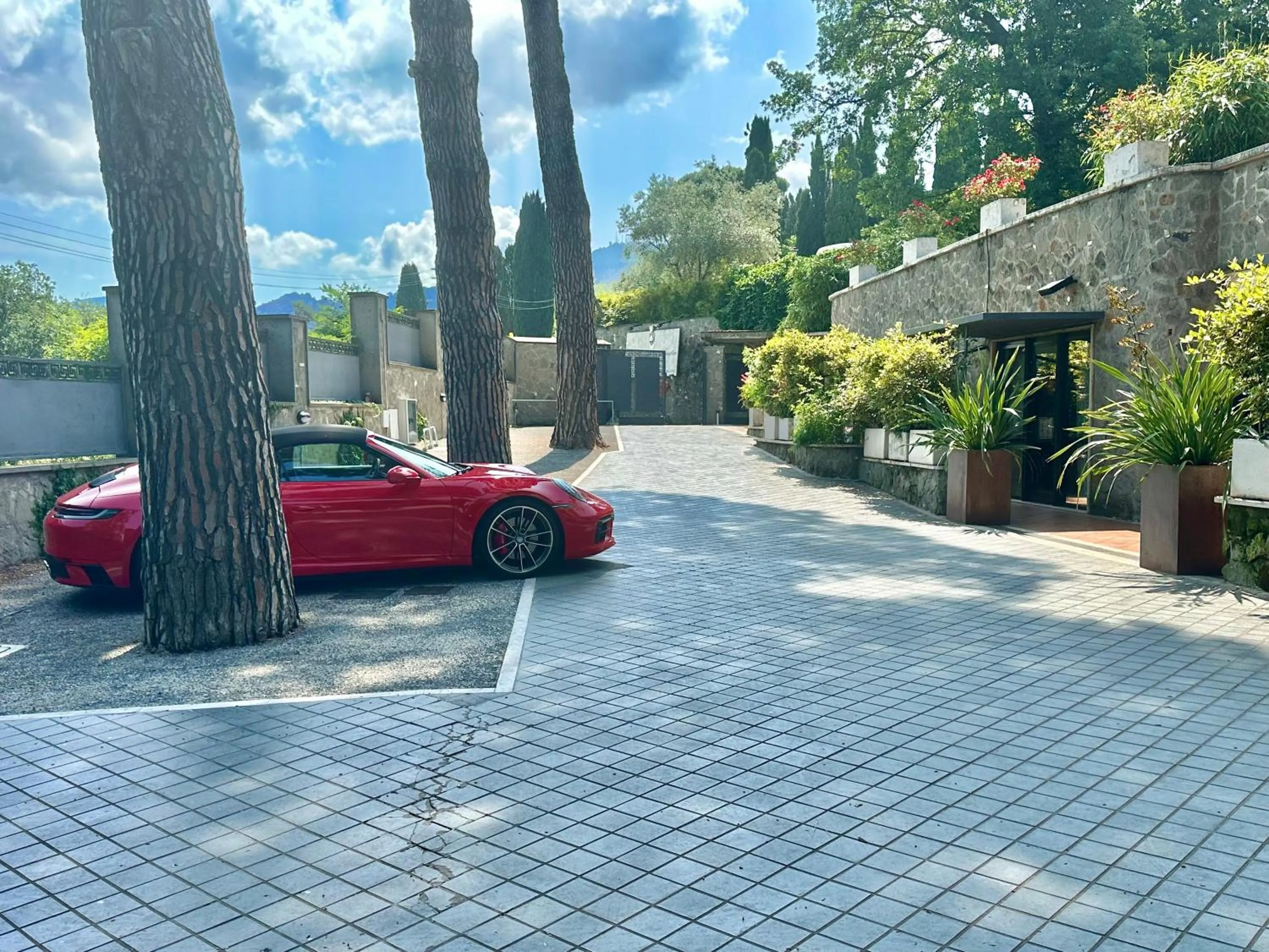 Parking in La Locanda Del Pontefice - Luxury Country House