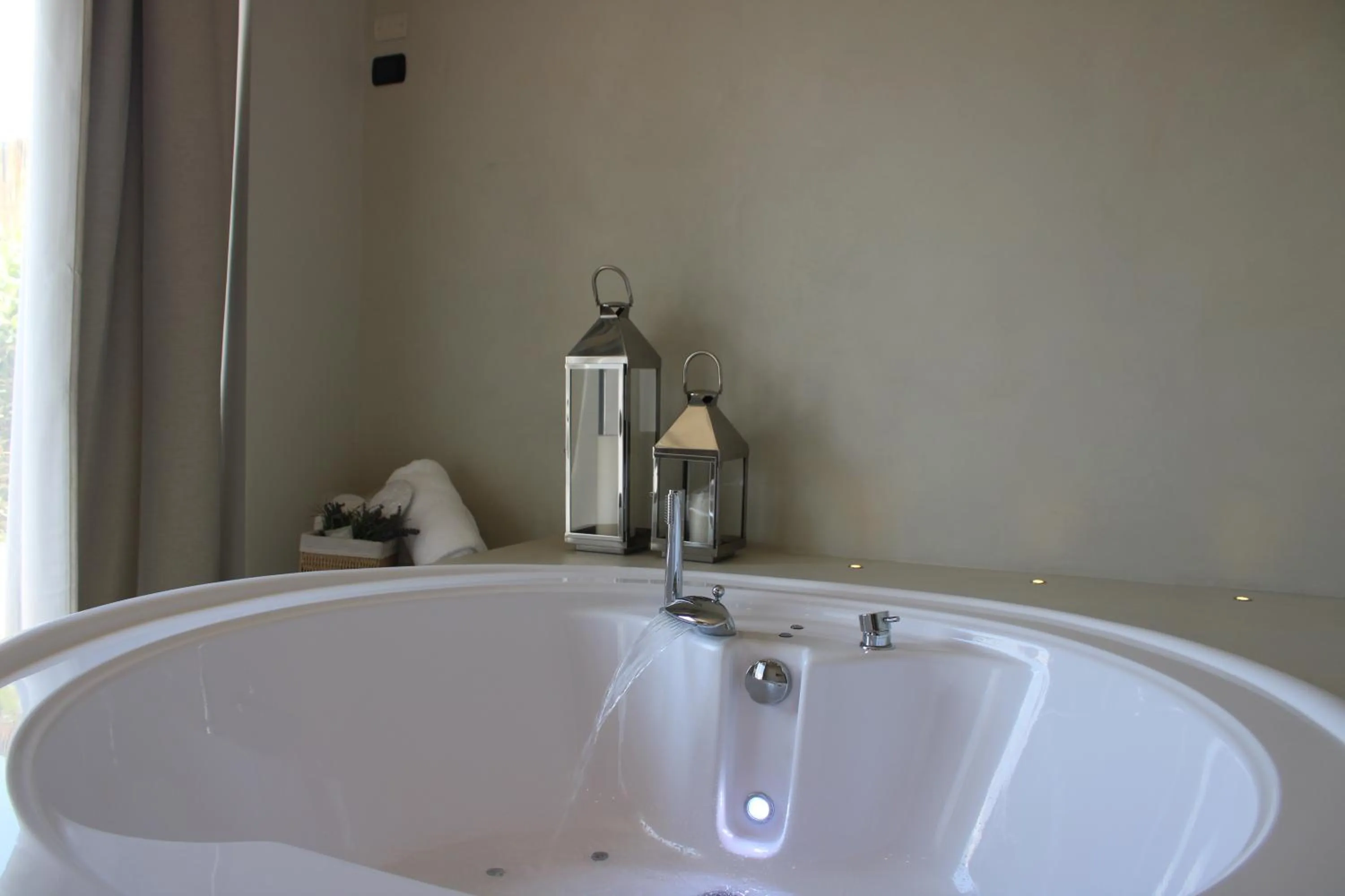 Hot Tub in La Locanda Del Pontefice - Luxury Country House