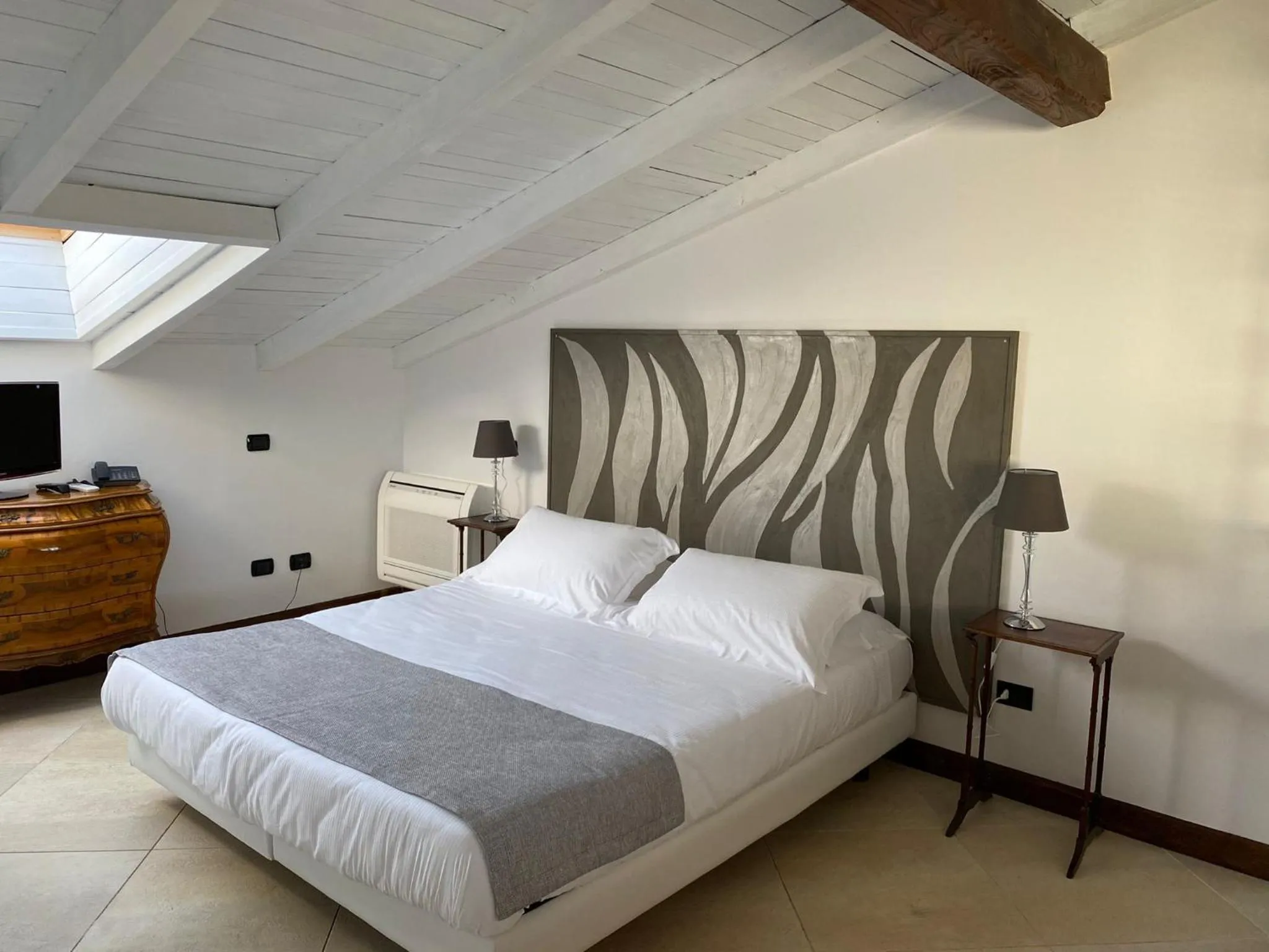 Photo of the whole room, Bed in La Locanda Del Pontefice - Luxury Country House