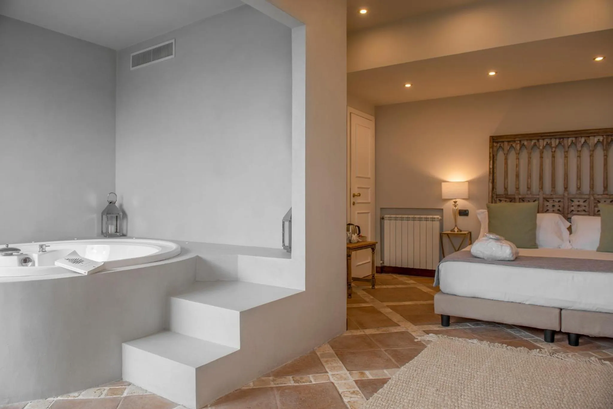 Hot Tub, Bed in La Locanda Del Pontefice - Luxury Country House