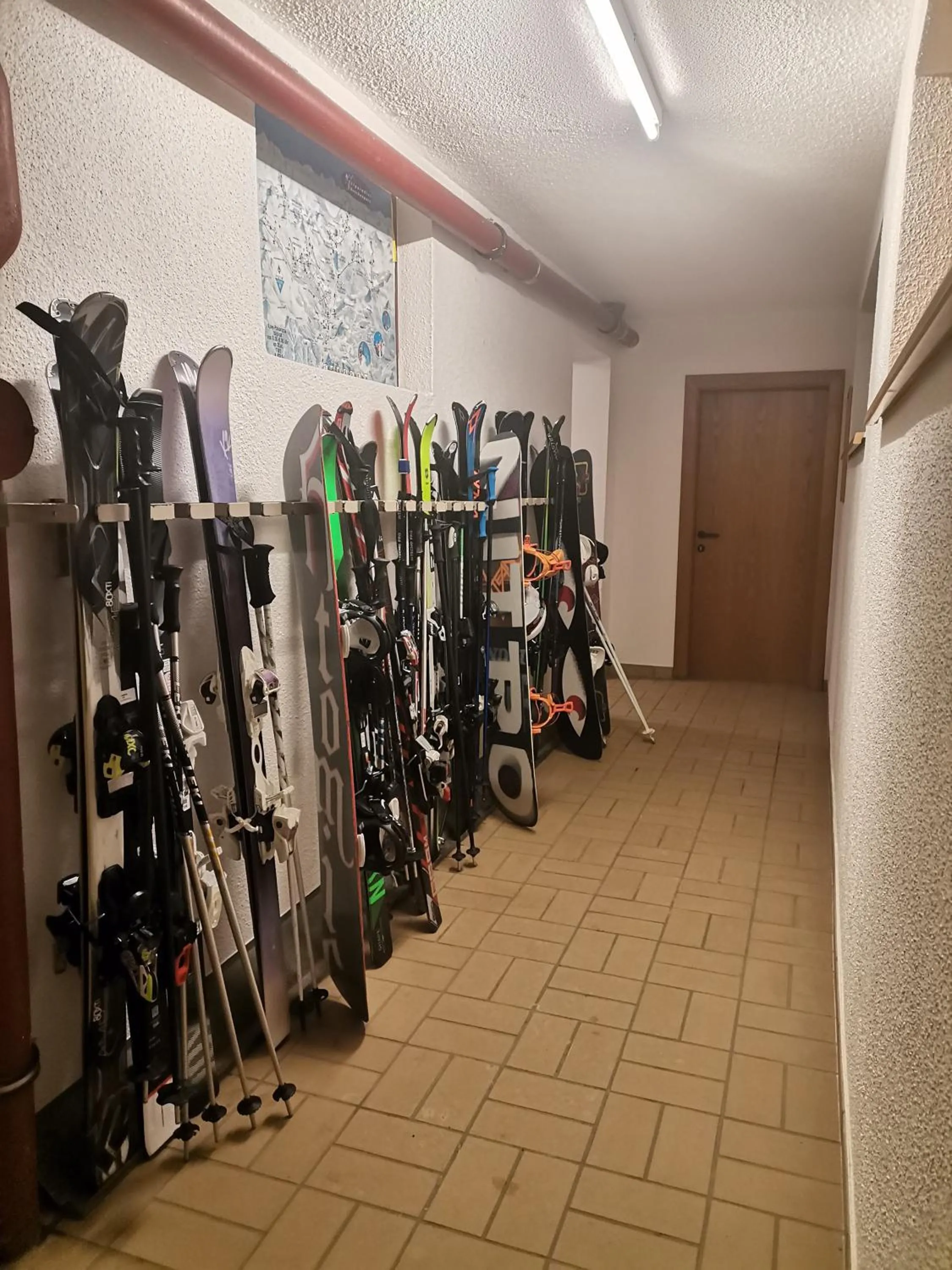 Skiing in Pension Tirol