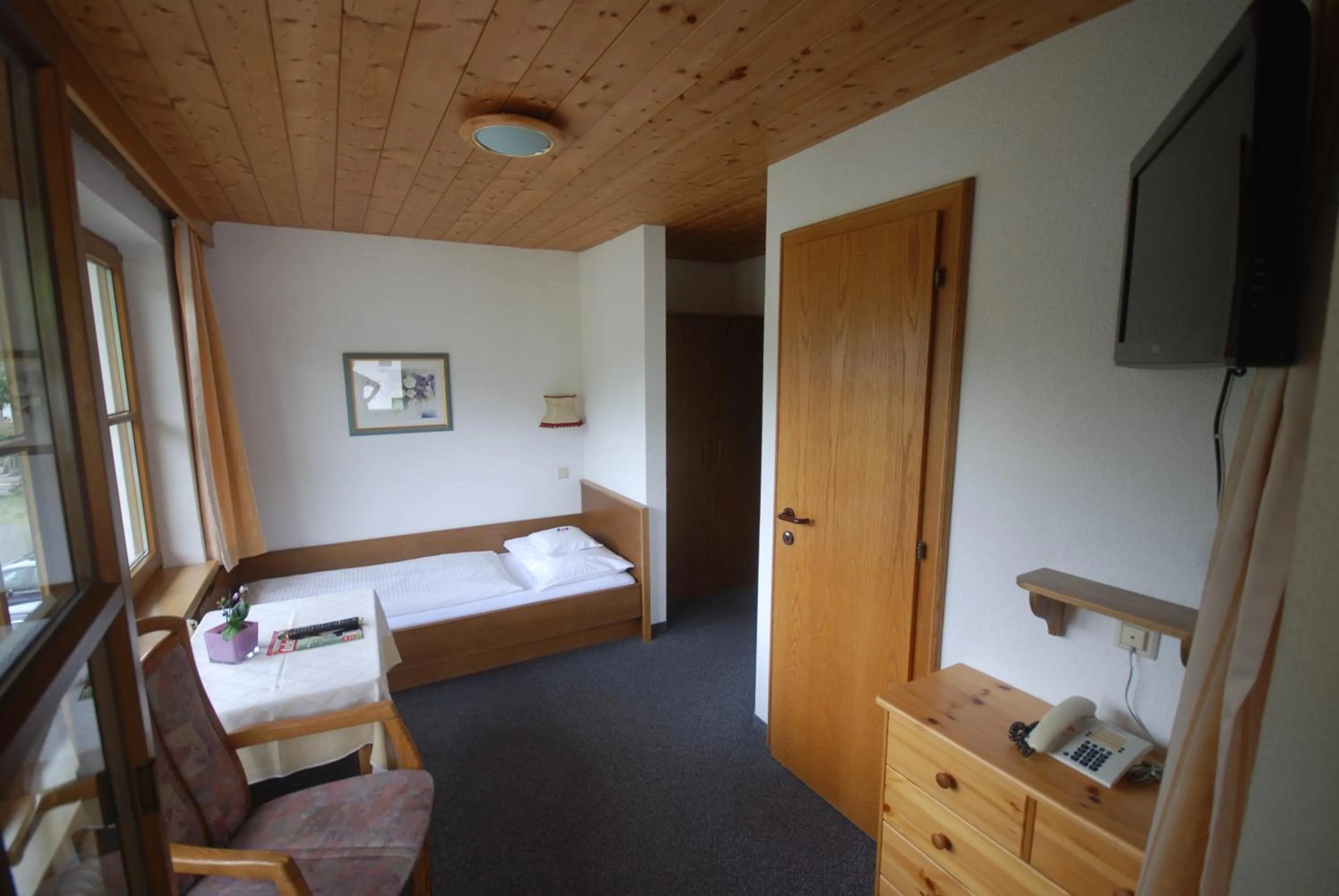Photo of the whole room, Bed in Pension Tirol