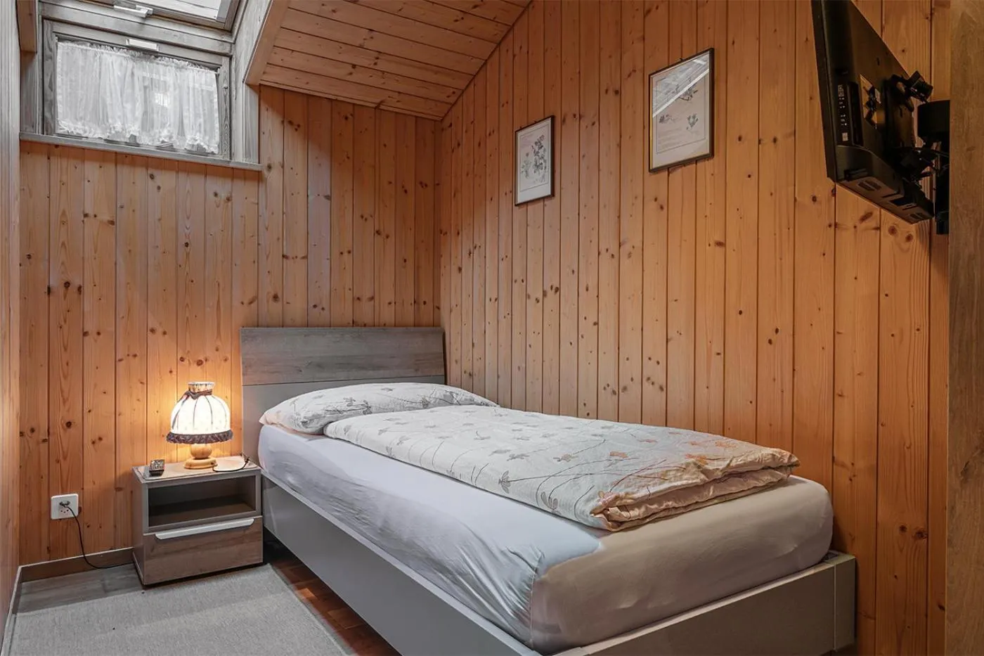 Photo of the whole room, Bed in Hotel-Restaurant Drei Tannen