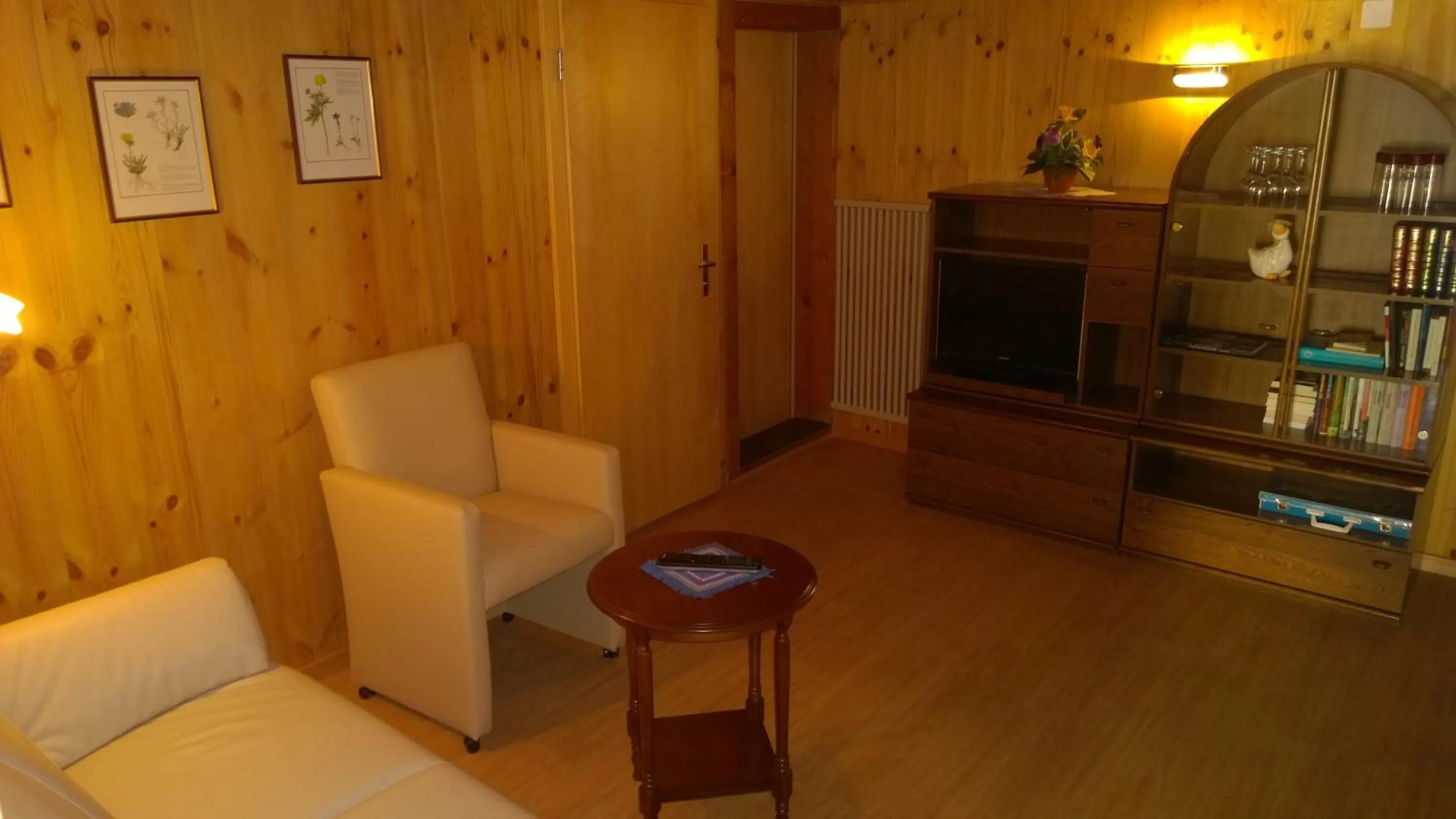 Communal lounge/ TV room in Hotel-Restaurant Drei Tannen