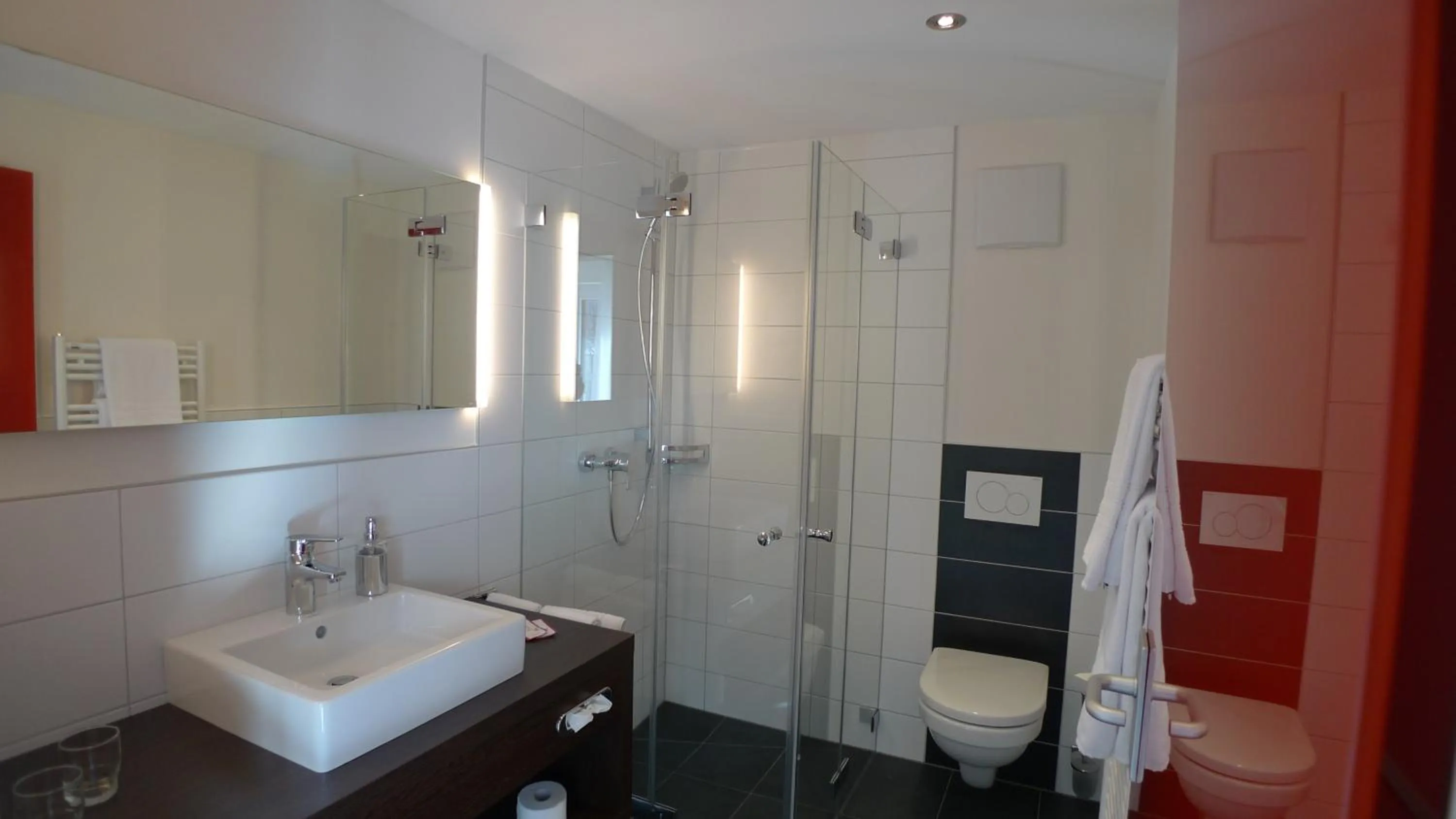 Shower in Hotel Astoria