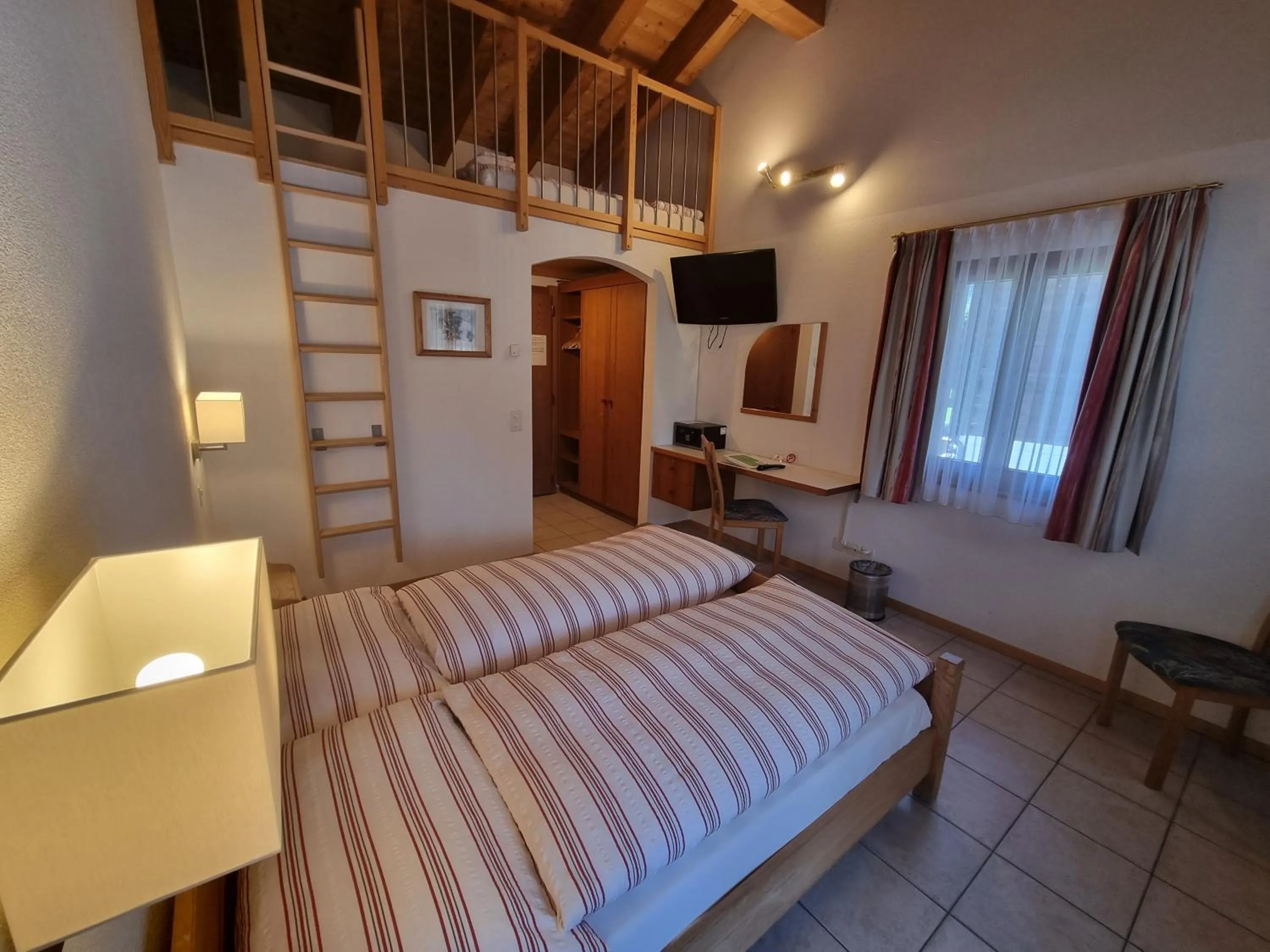 Photo of the whole room, Bed in Hotel Astoria