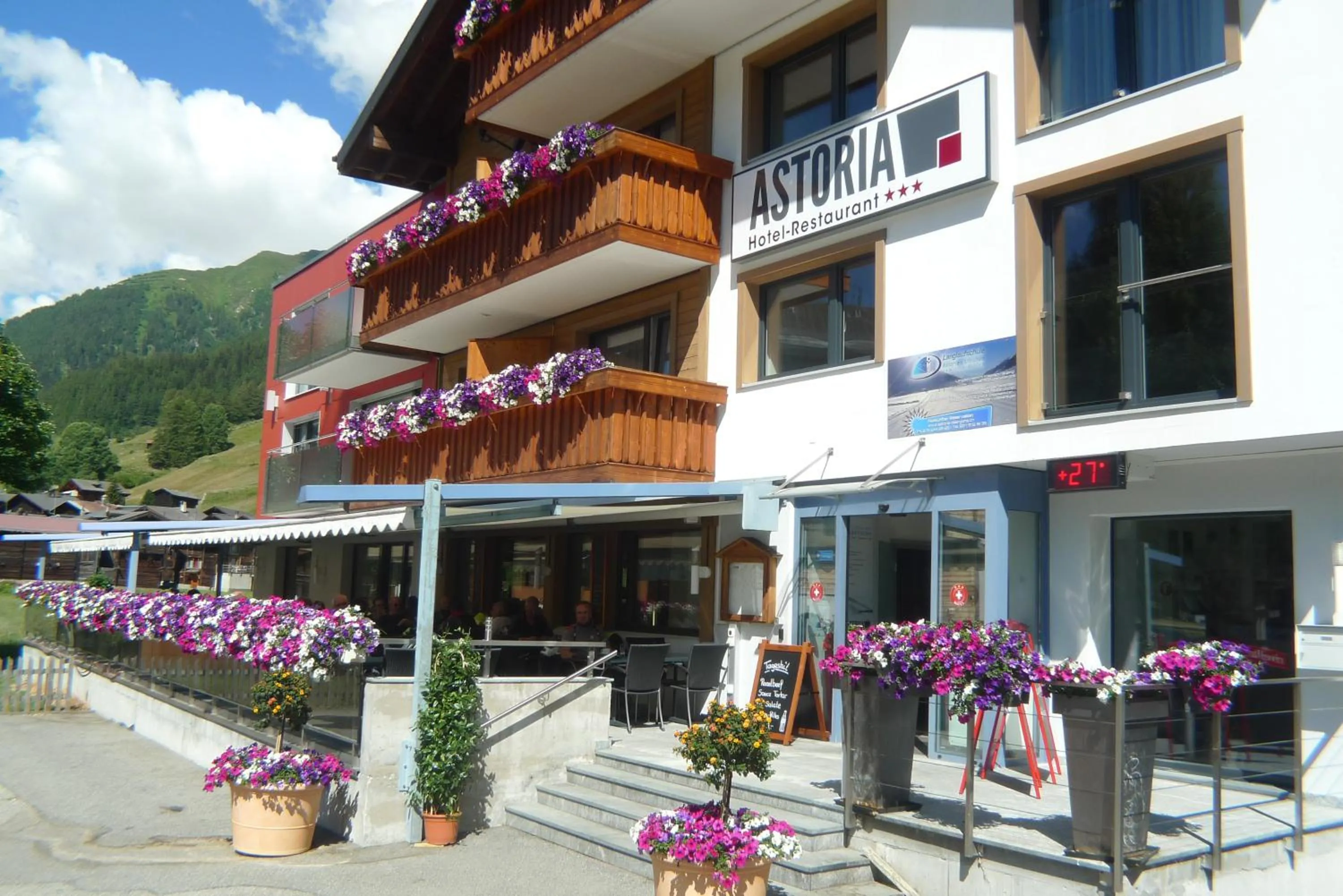 Facade/entrance in Hotel Astoria