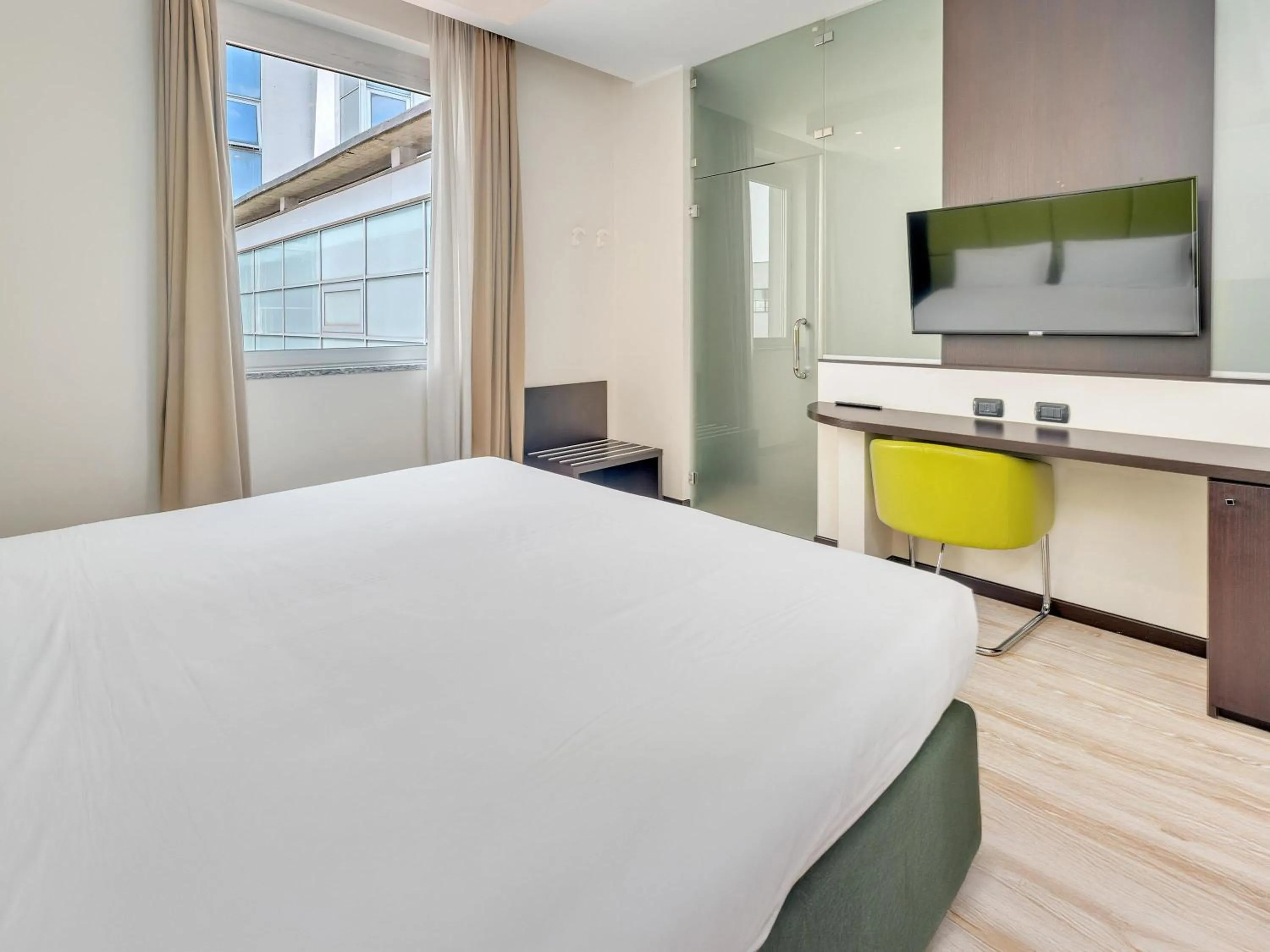 Photo of the whole room, Bed in B&B HOTEL Park Hotel Cassano