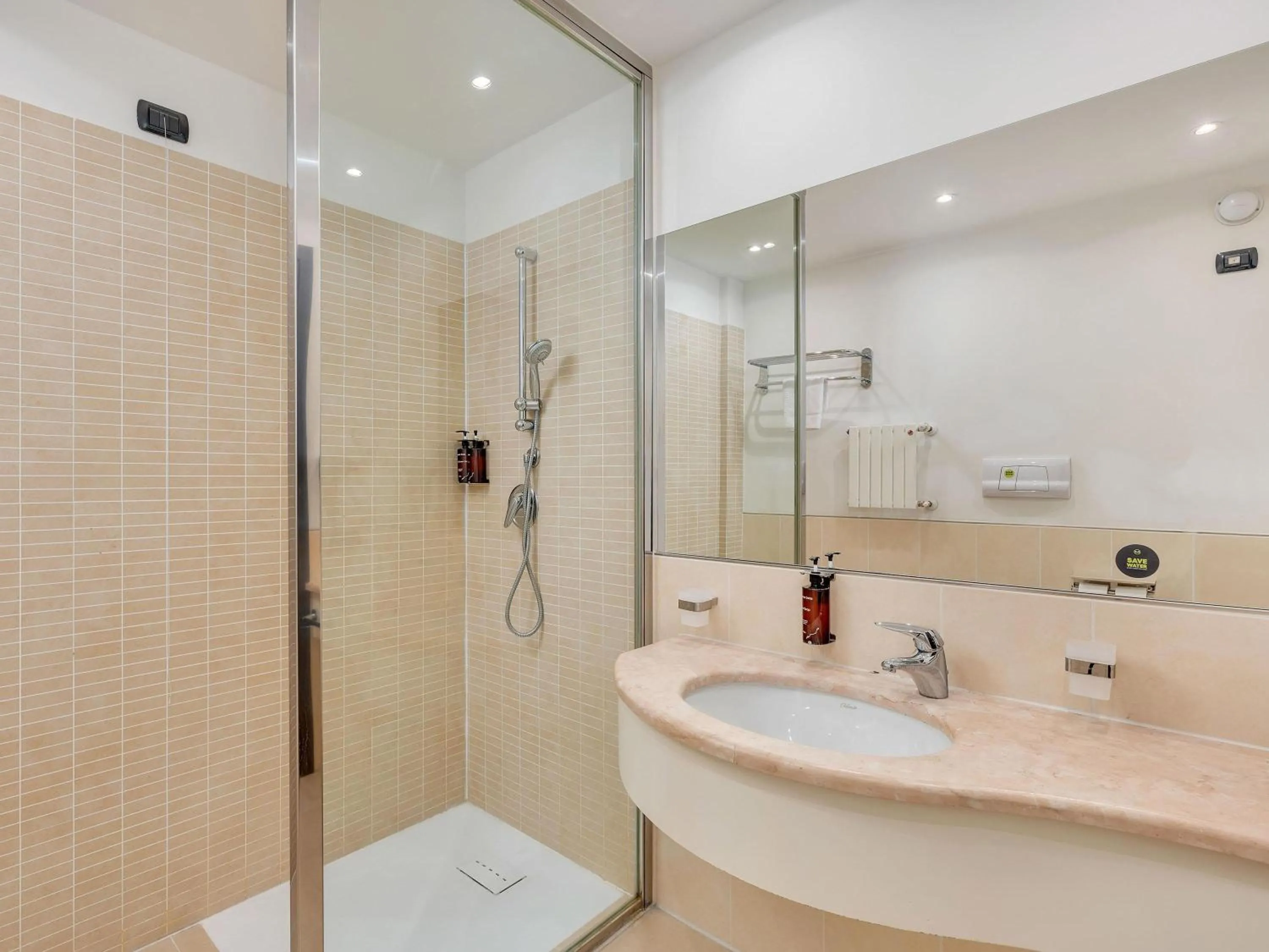 Bathroom in B&B HOTEL Park Hotel Cassano