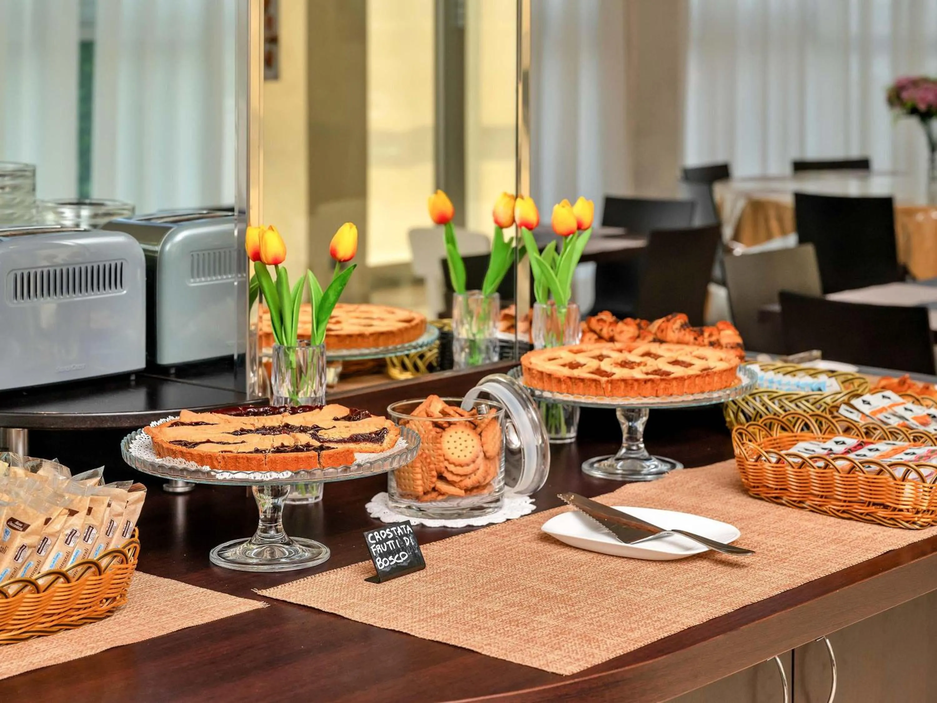 Restaurant/places to eat in B&B HOTEL Park Hotel Cassano