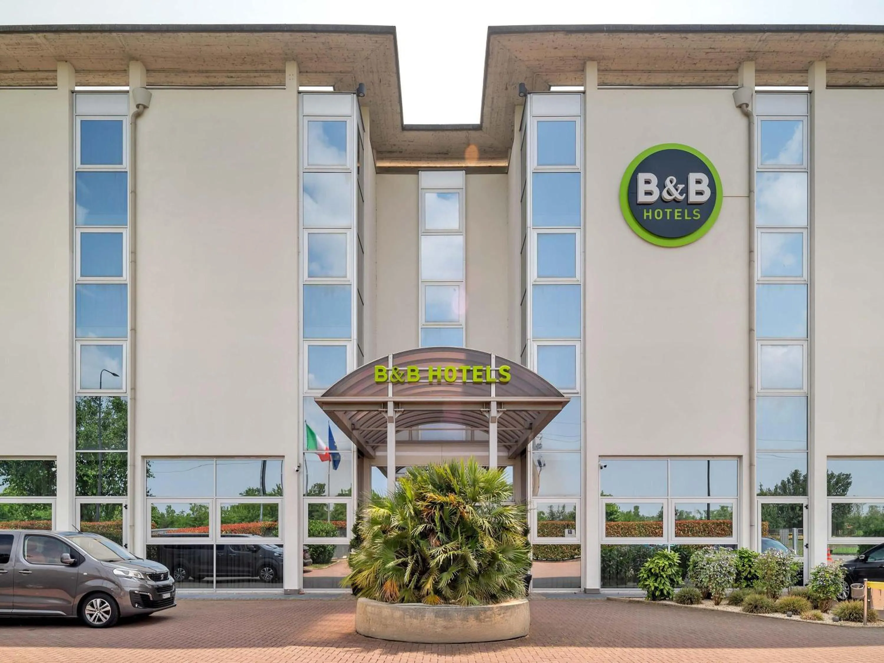 Property building in B&B HOTEL Park Hotel Cassano