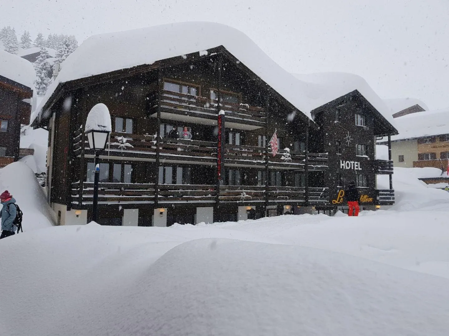 Property building in Hotel Le Postillion