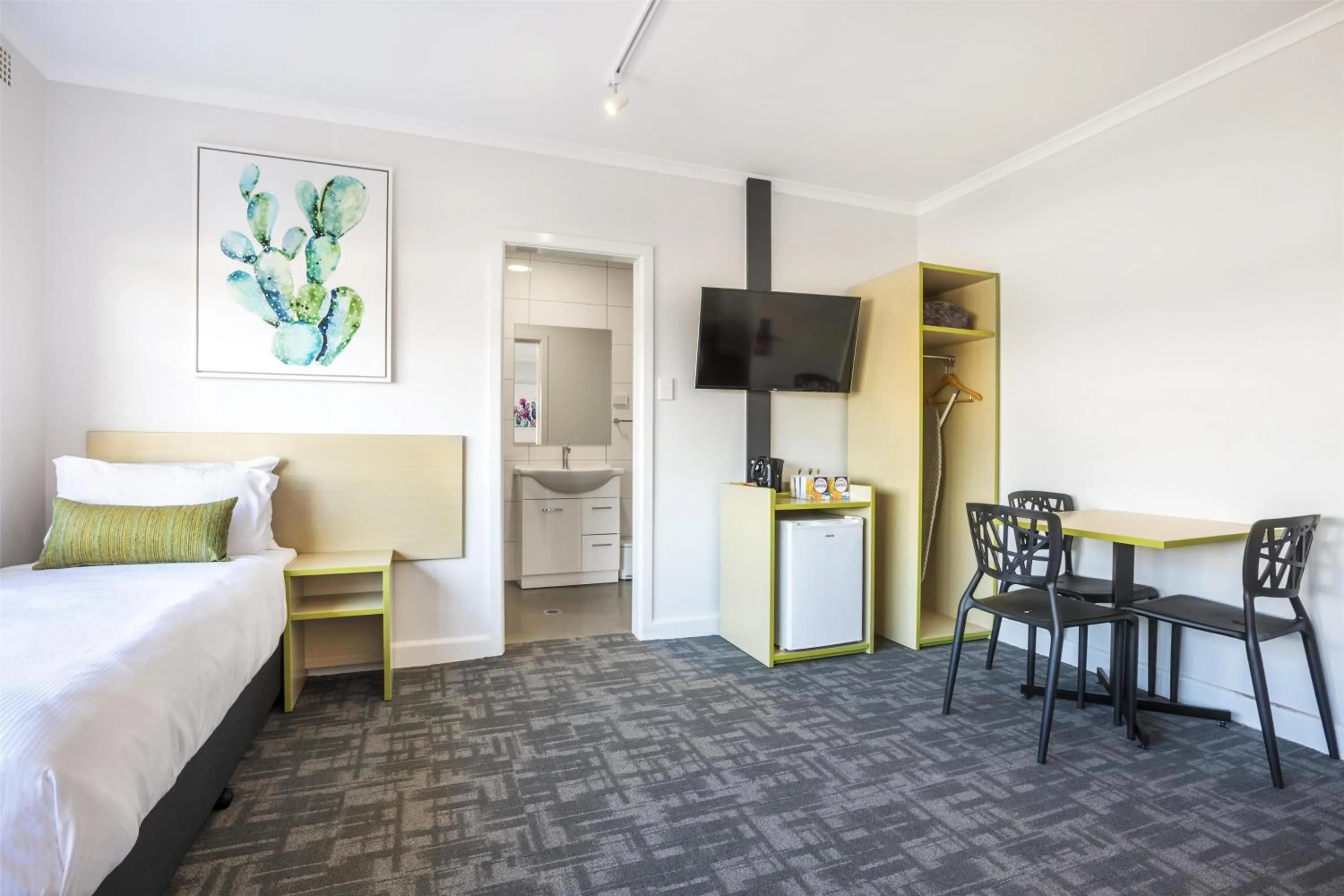 Bedroom, Bed in Nightcap at Hume Hotel