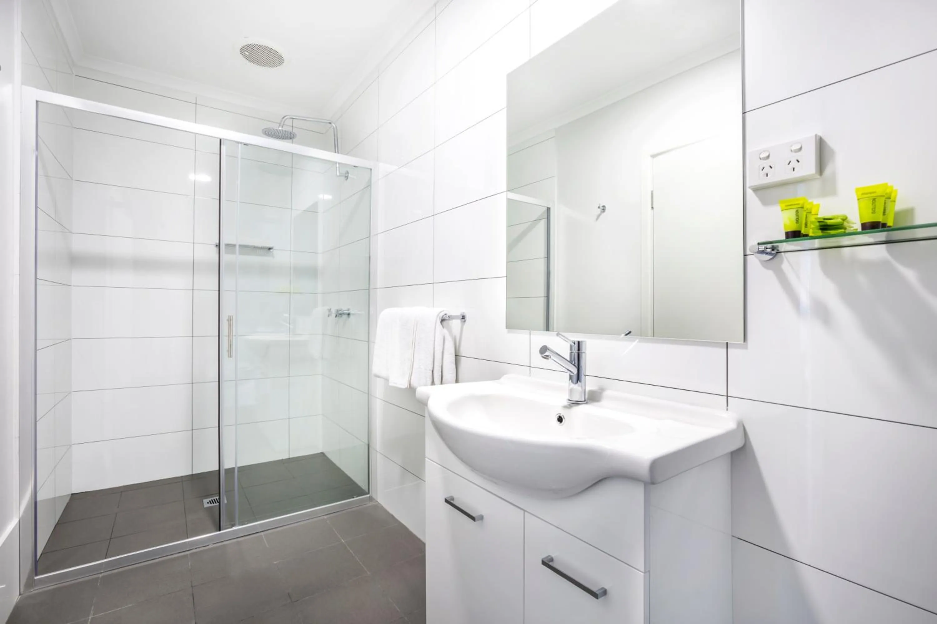 Shower in Nightcap at Hume Hotel