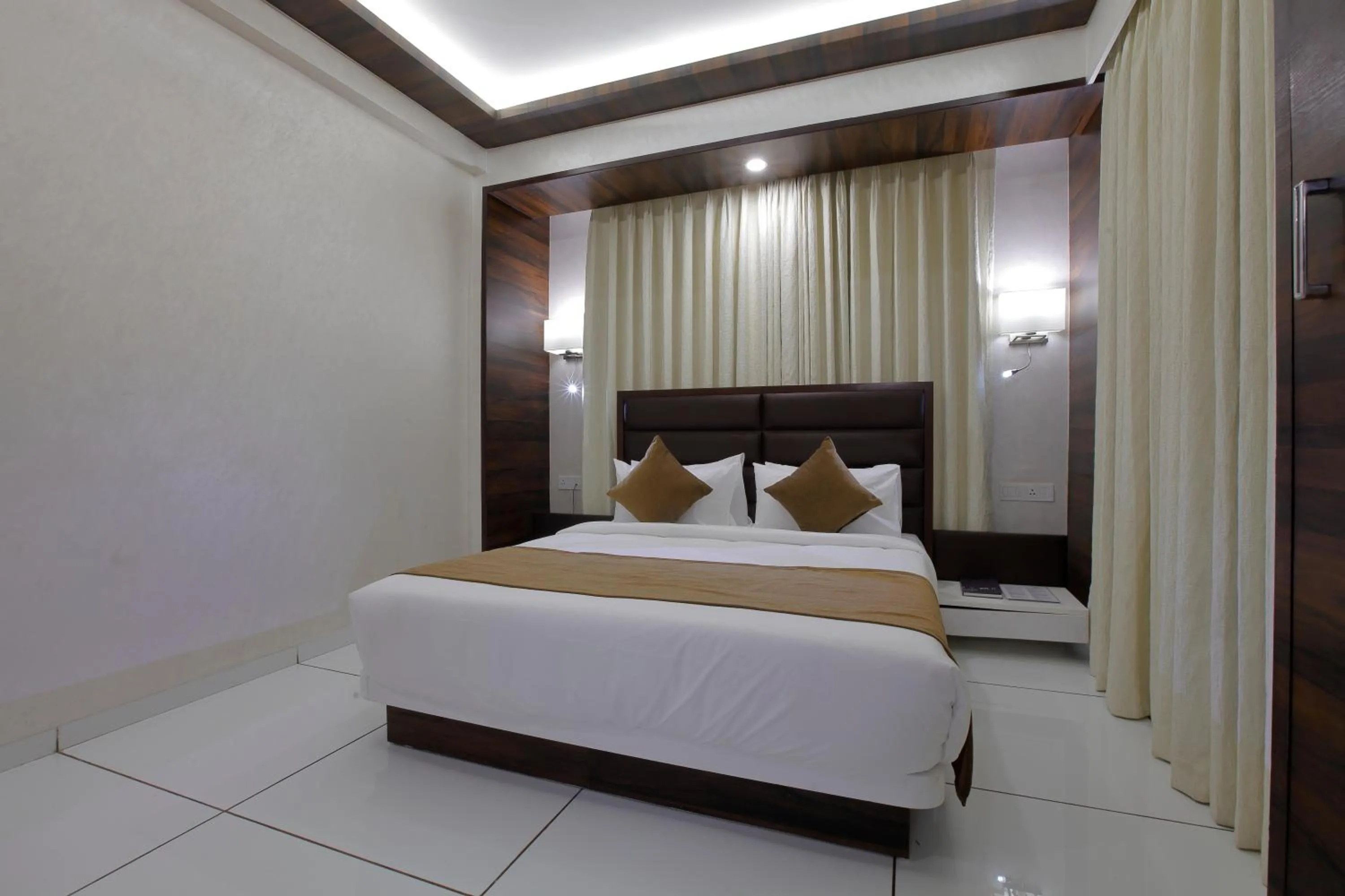 Photo of the whole room in Hotel Silver Heights