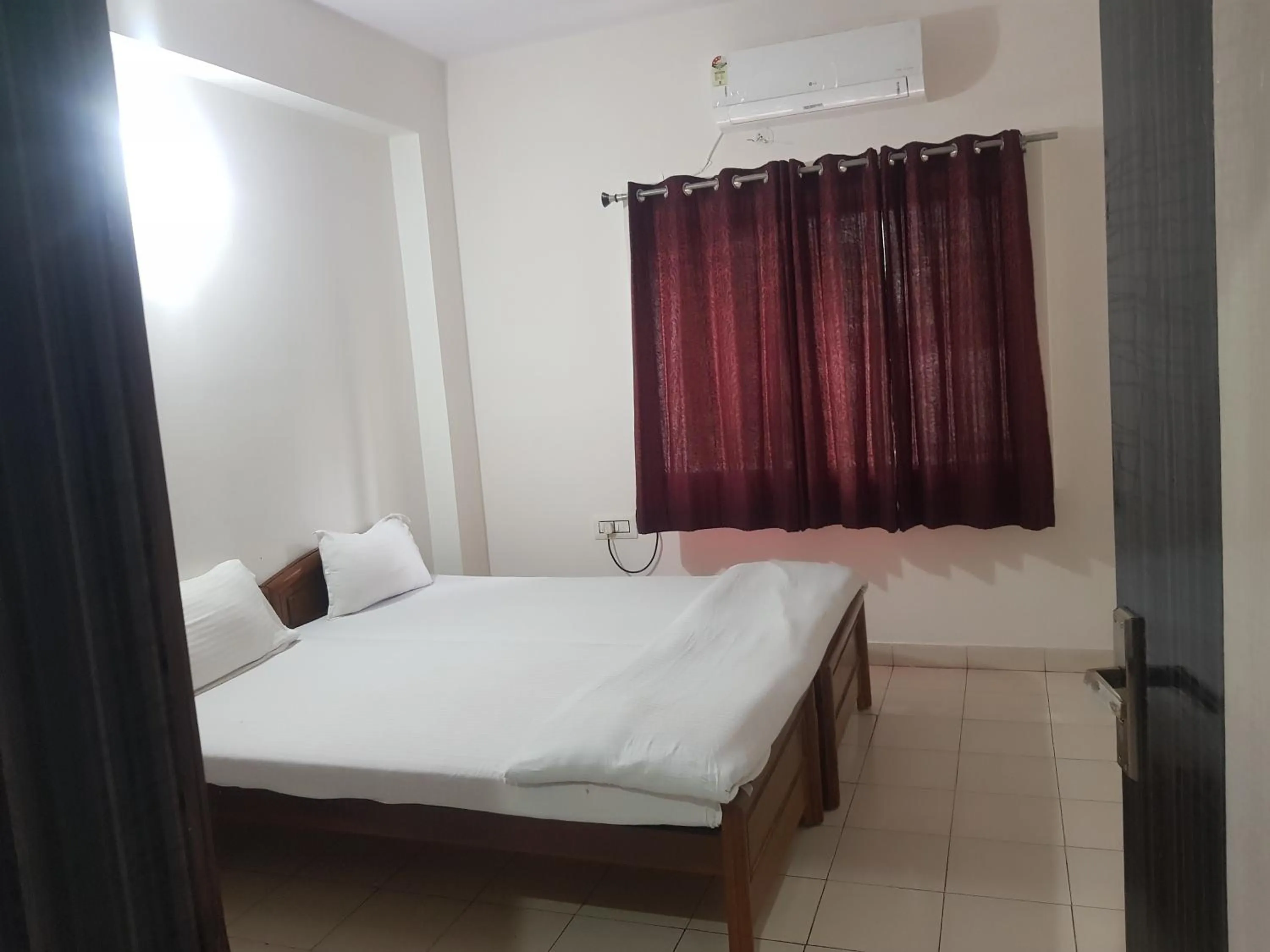 Photo of the whole room, Bed in Hotel Arham Inn