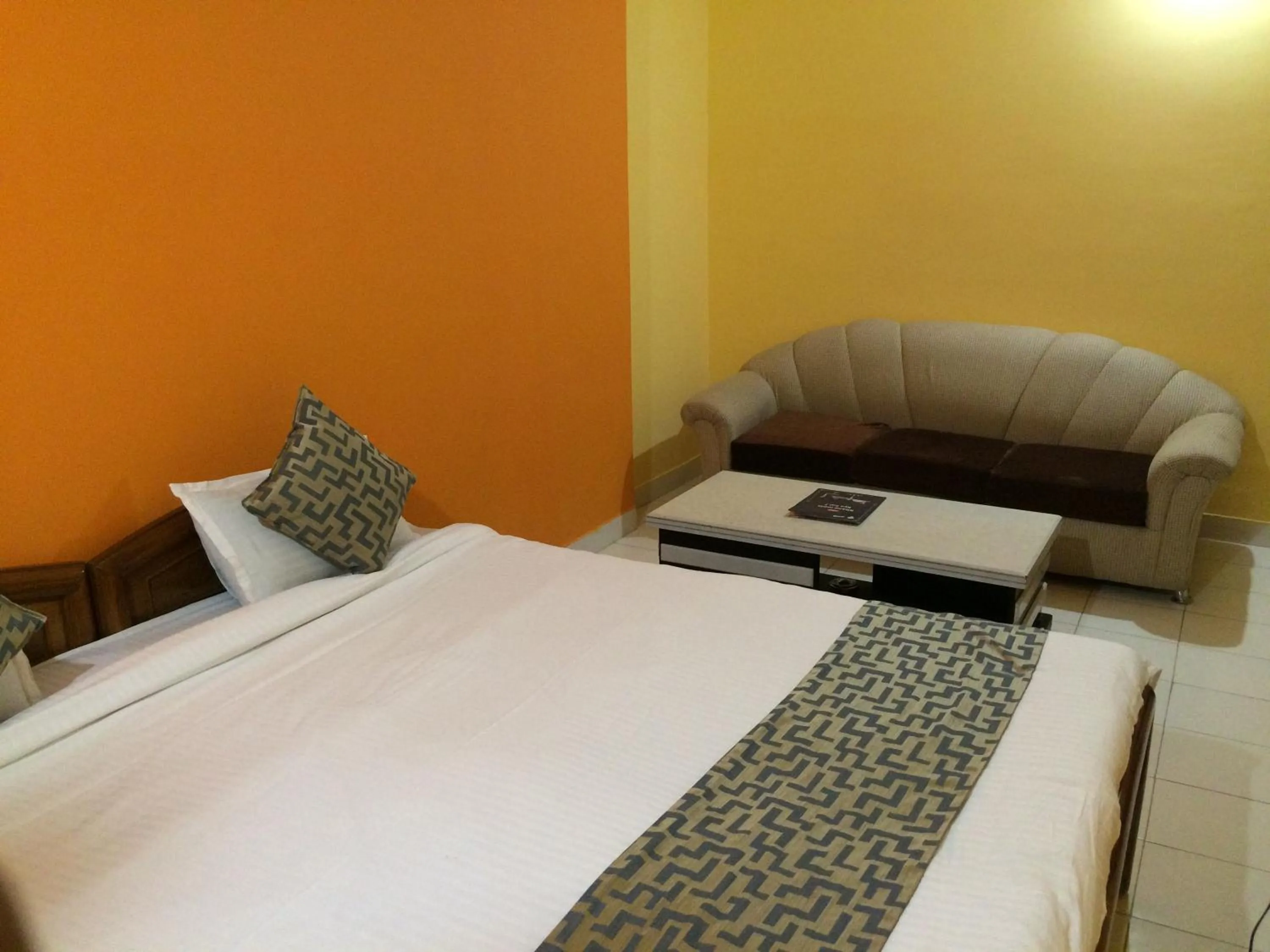Bedroom, Bed in Hotel Arham Inn