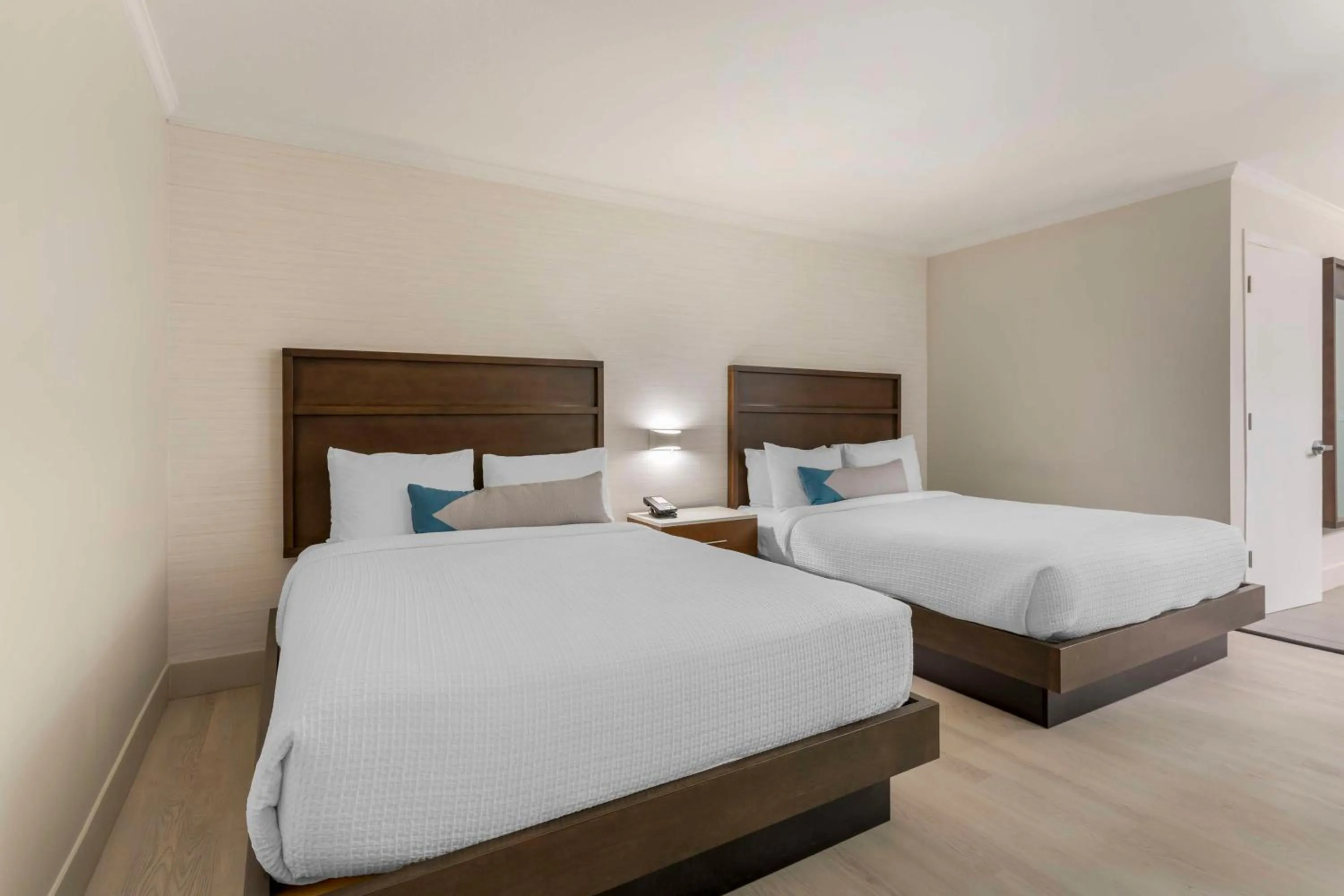 Bedroom, Bed in Best Western Plus All Suites Inn