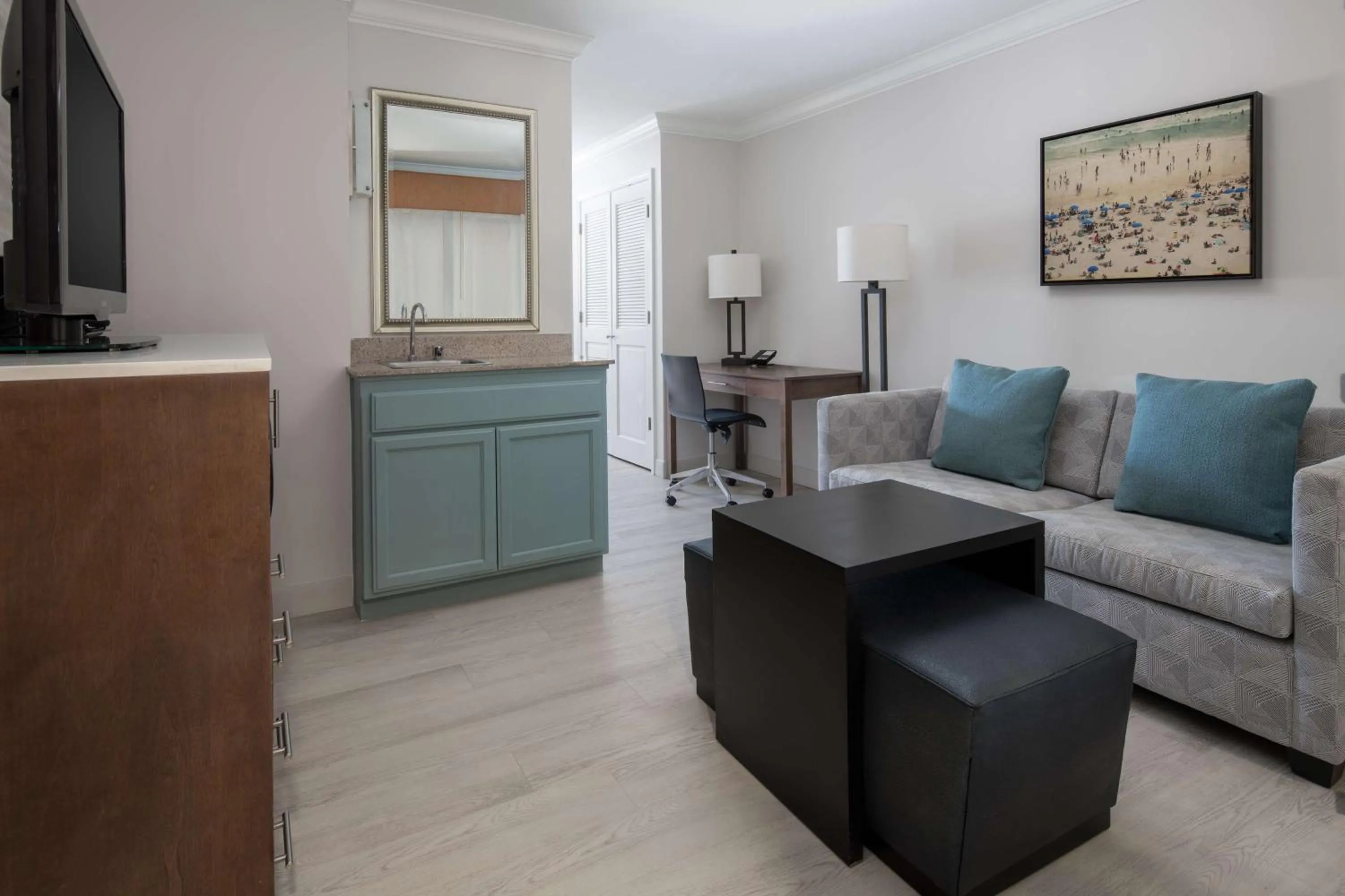 Living room in Best Western Plus All Suites Inn