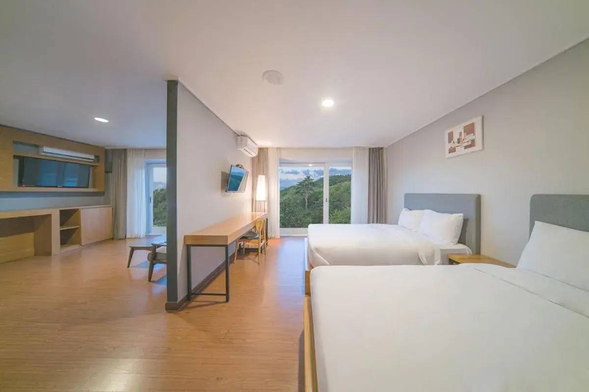 Premier Suite with Mountain View in EL Hotel Premier Suite with Mountain View in EL Hotel