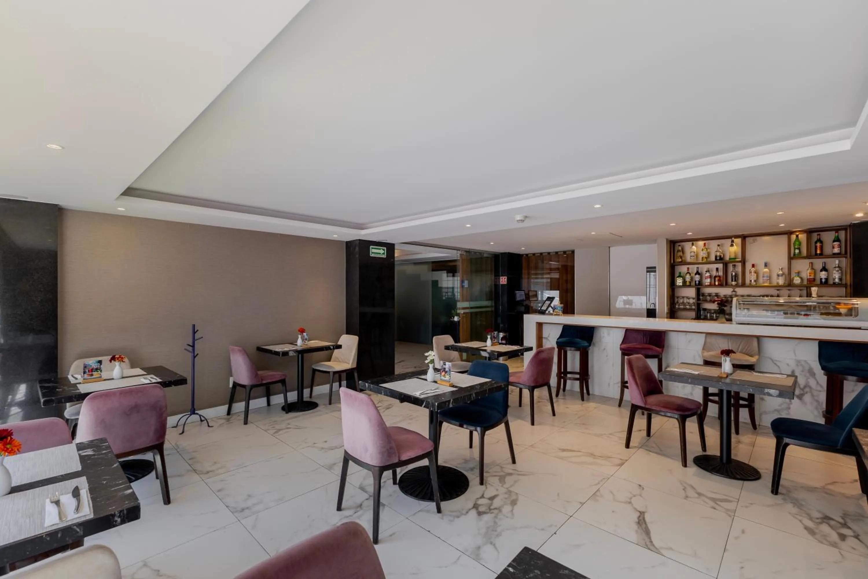 Restaurant/places to eat in Isaaya Hotel Boutique by WTC