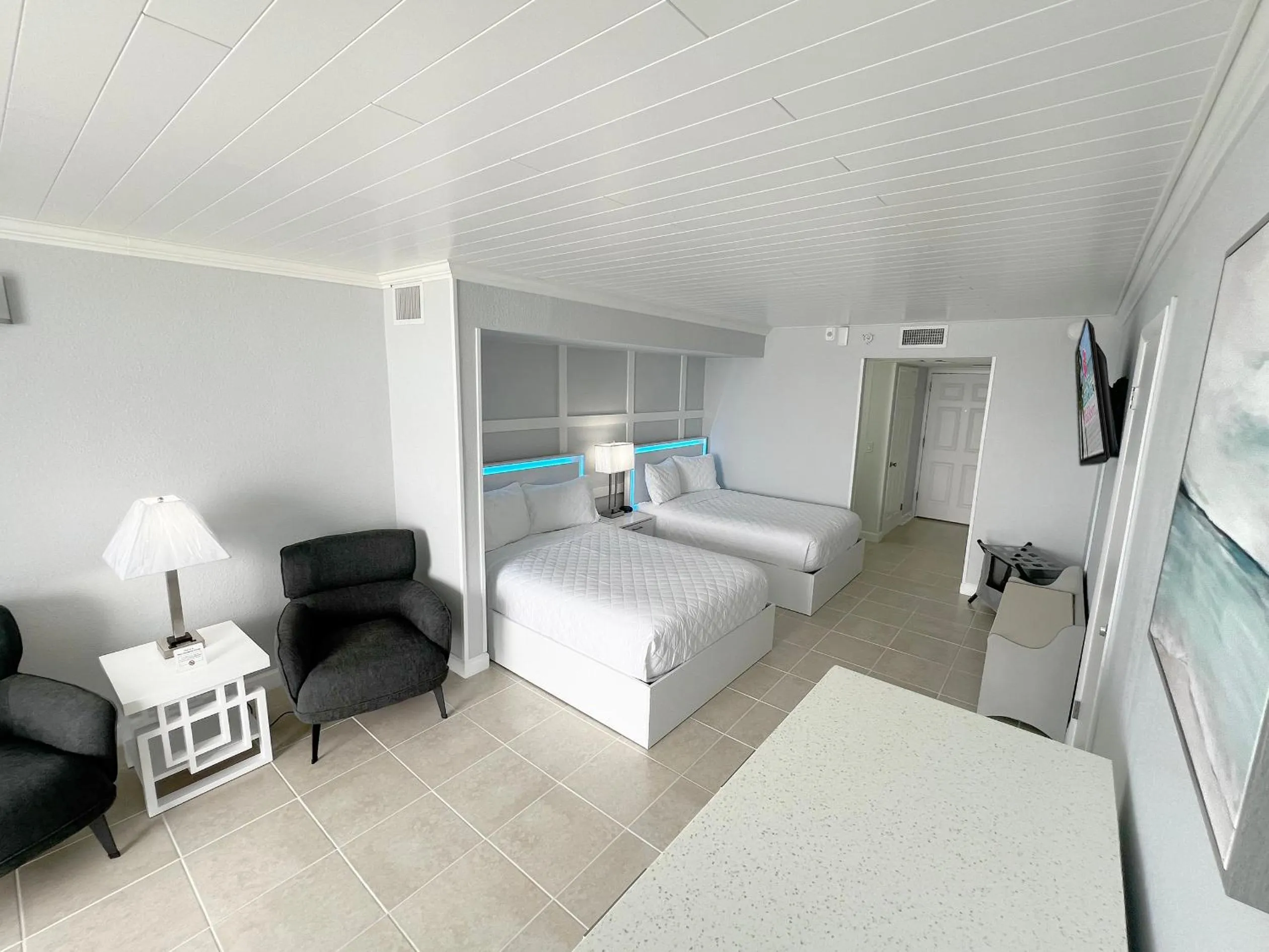 Bed in Lani Kai Island Resort