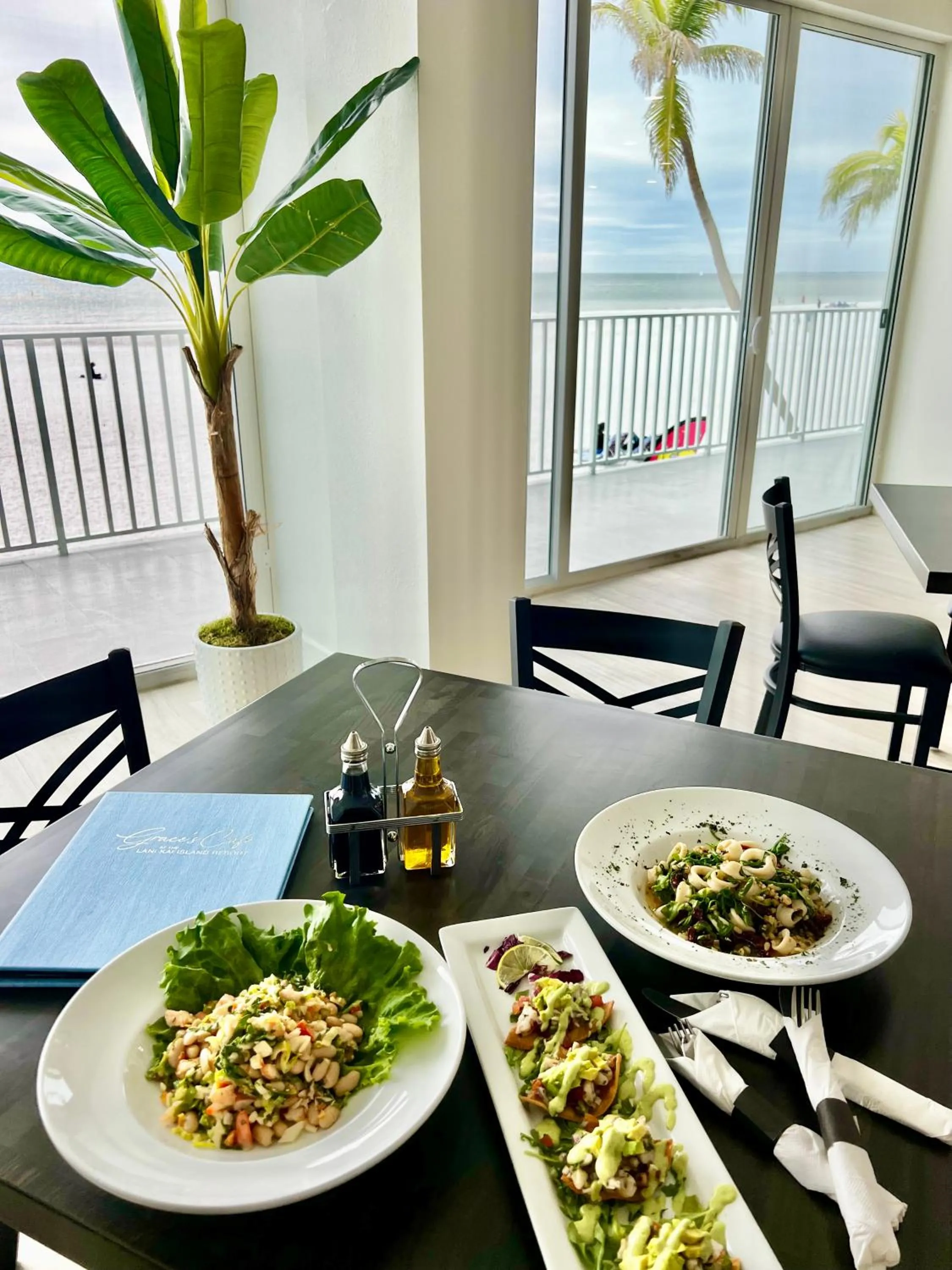 Restaurant/places to eat in Lani Kai Island Resort