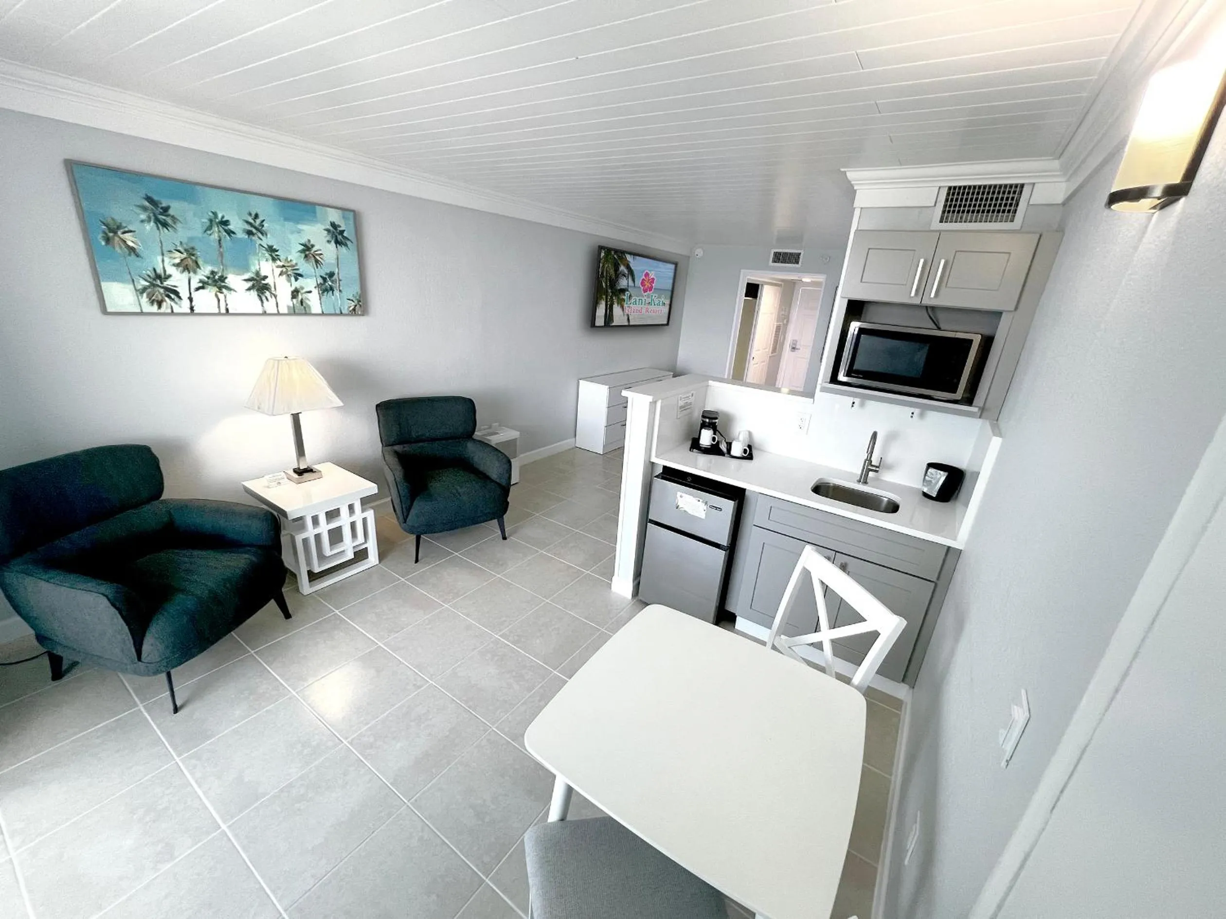 Kitchen or kitchenette in Lani Kai Island Resort