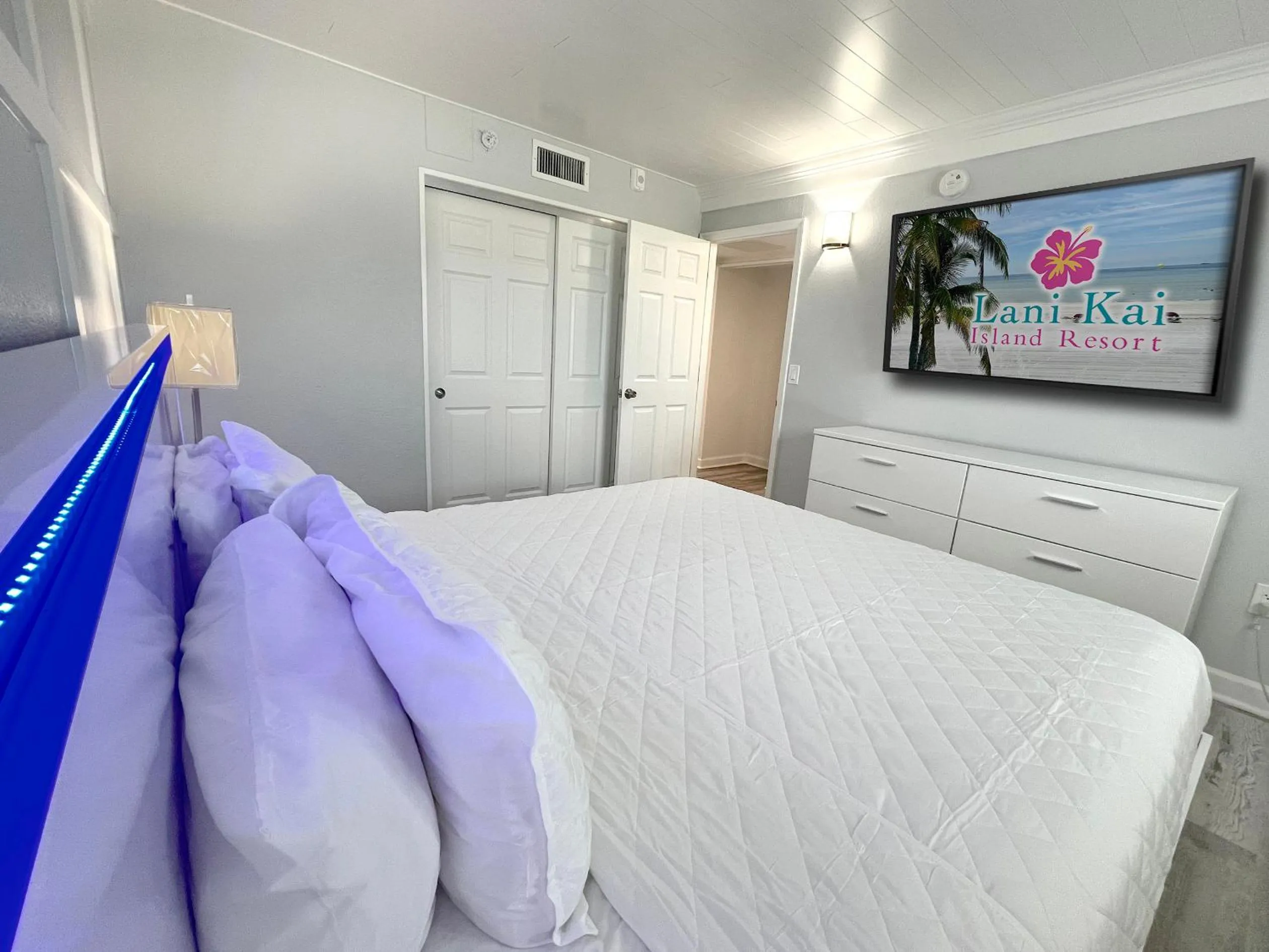 TV and multimedia, Bed in Lani Kai Island Resort