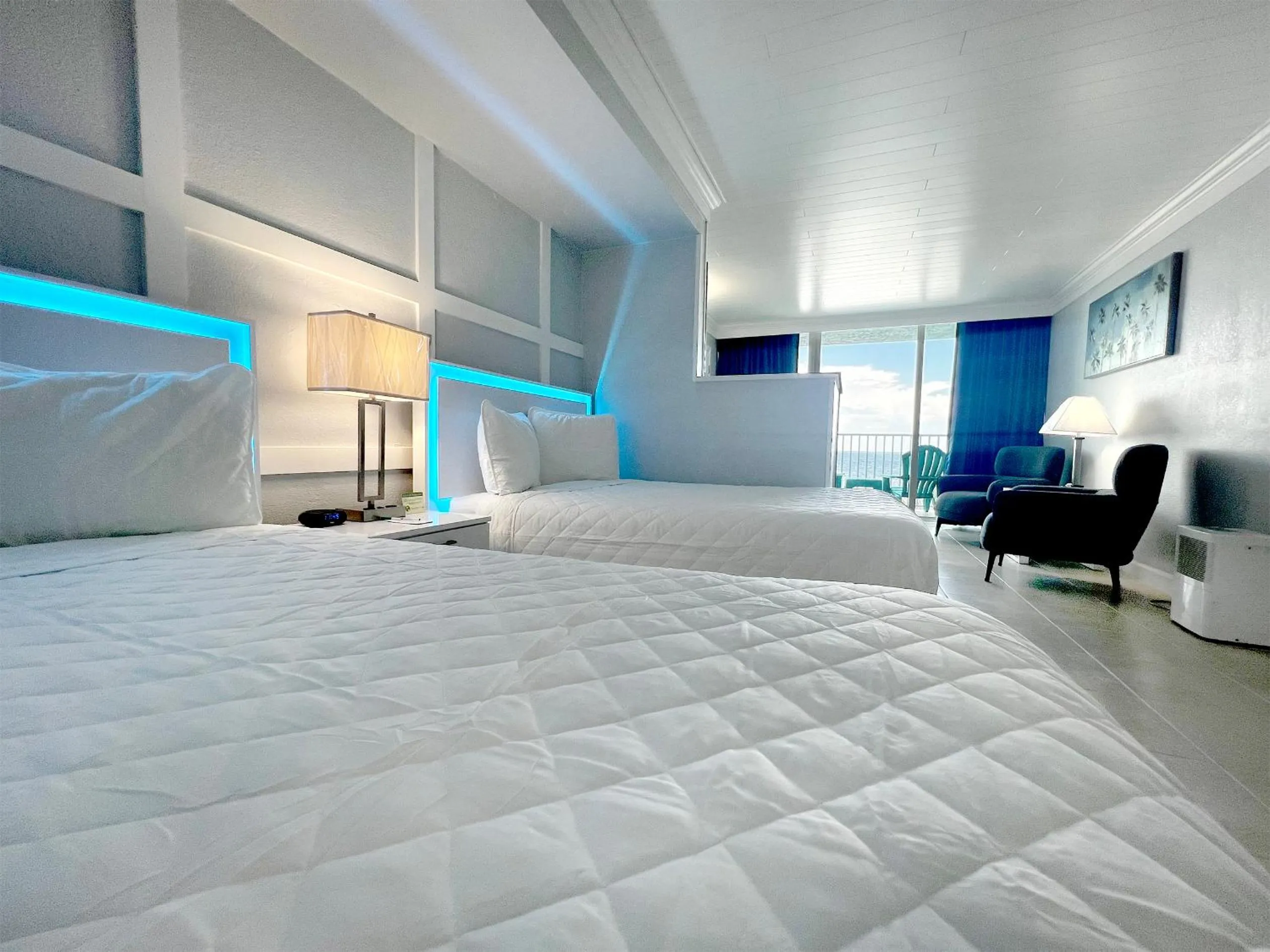 Bed in Lani Kai Island Resort