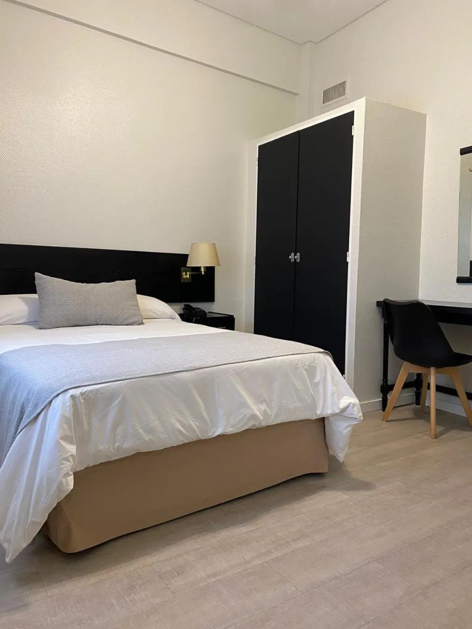 Bed in Hotel La Perla