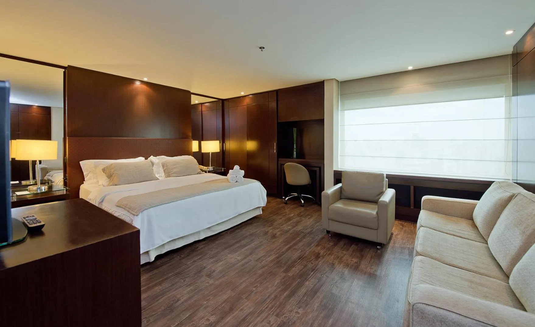 Bedroom, Bed in Majestic Palace Hotel