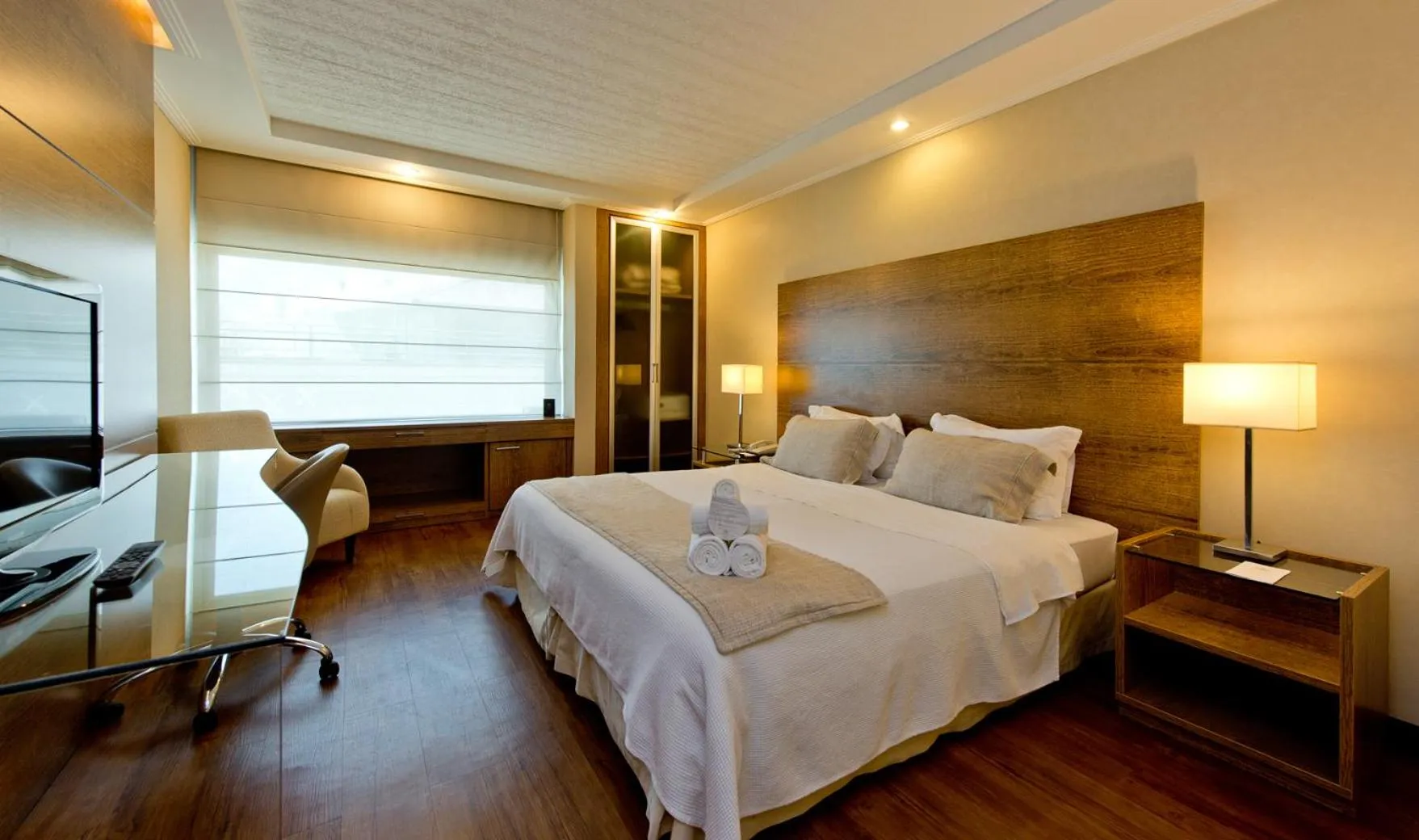 Bedroom, Bed in Majestic Palace Hotel