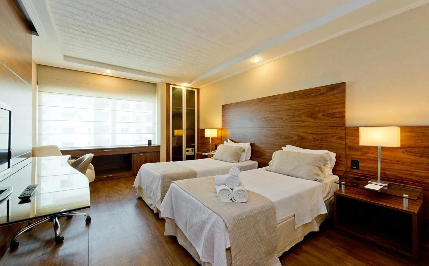 Bed in Majestic Palace Hotel