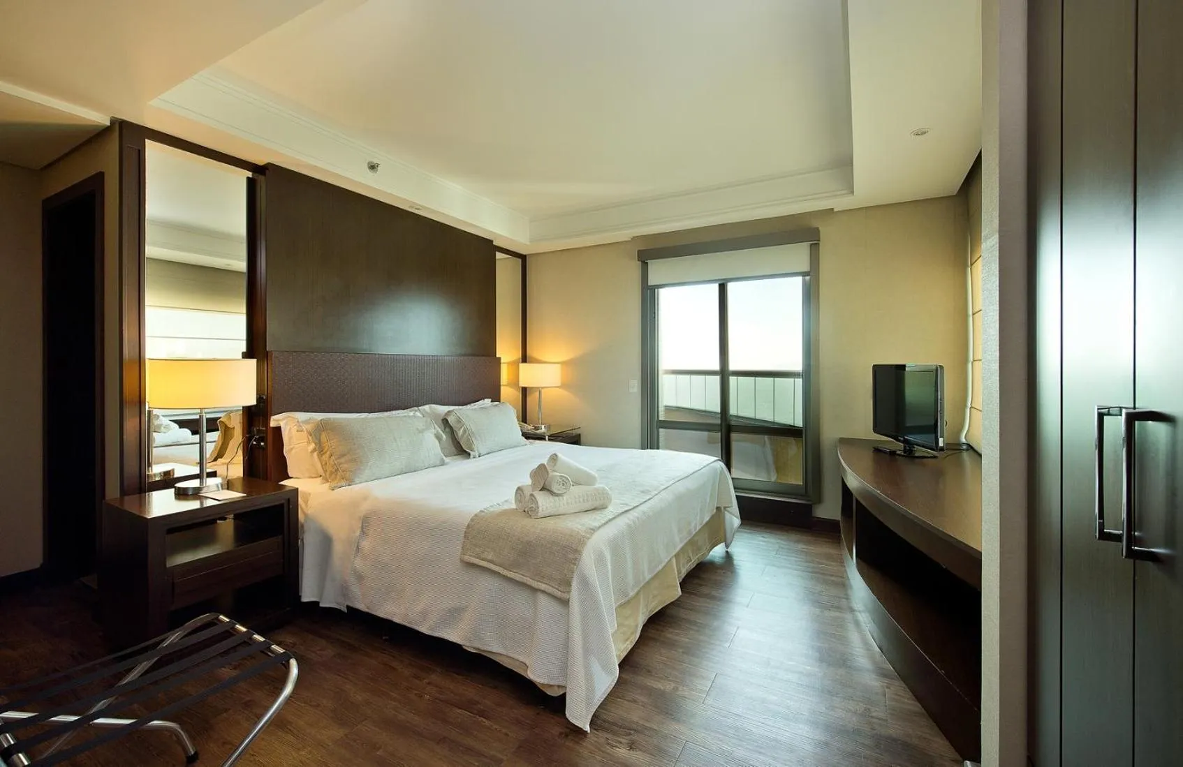 Bed in Majestic Palace Hotel