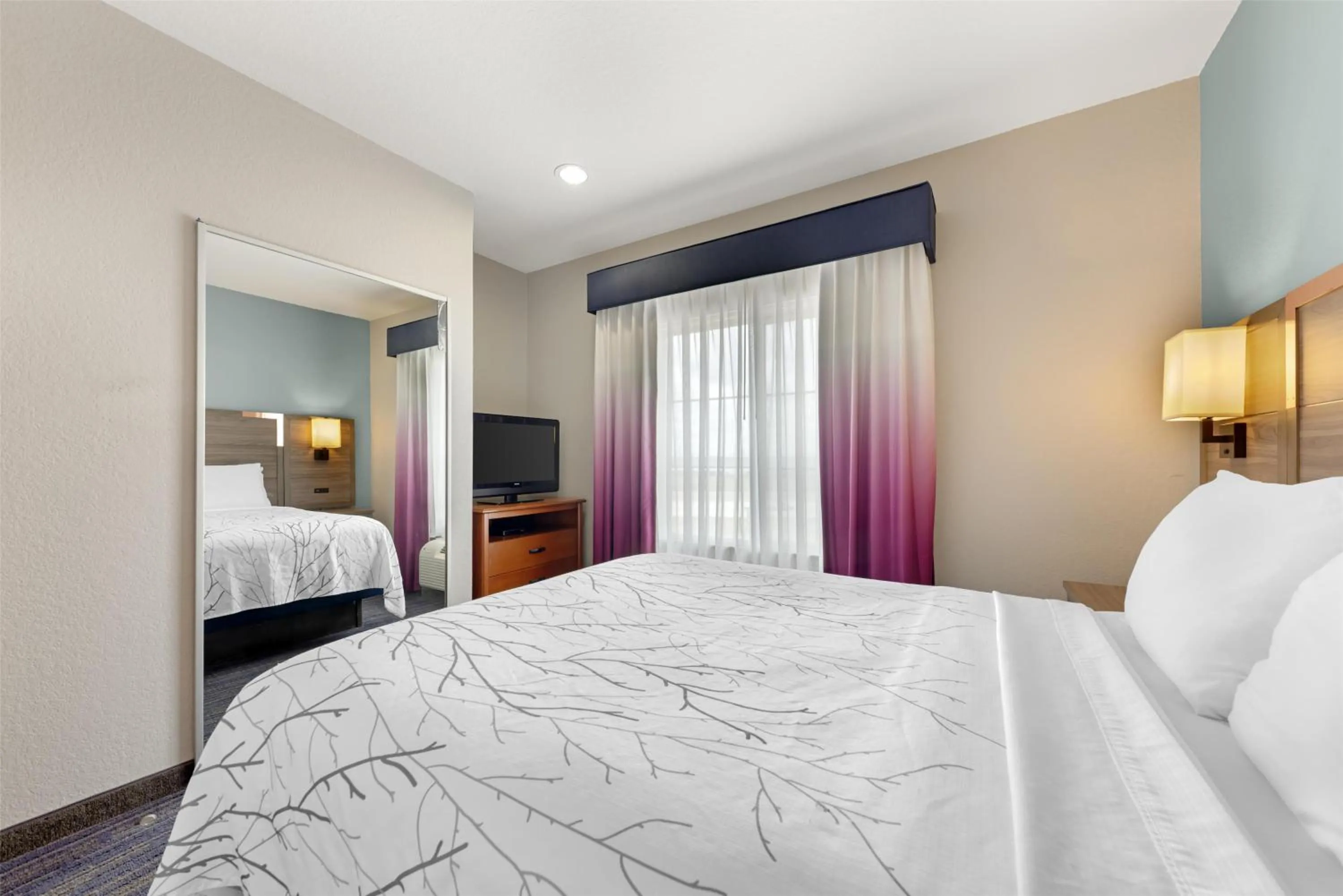 Photo of the whole room, Bed in Best Western Plus San Antonio East Inn & Suites