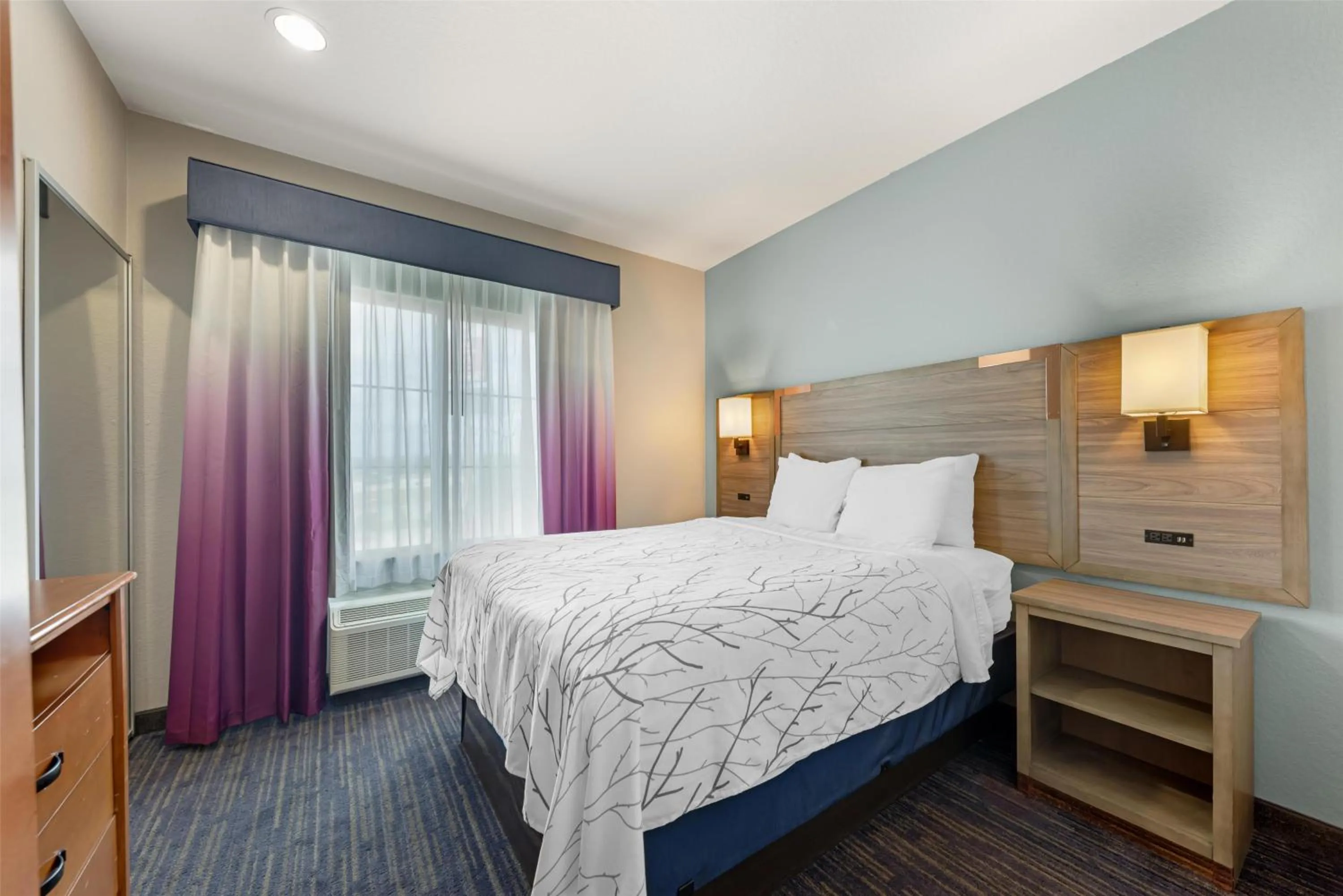 Photo of the whole room, Bed in Best Western Plus San Antonio East Inn & Suites