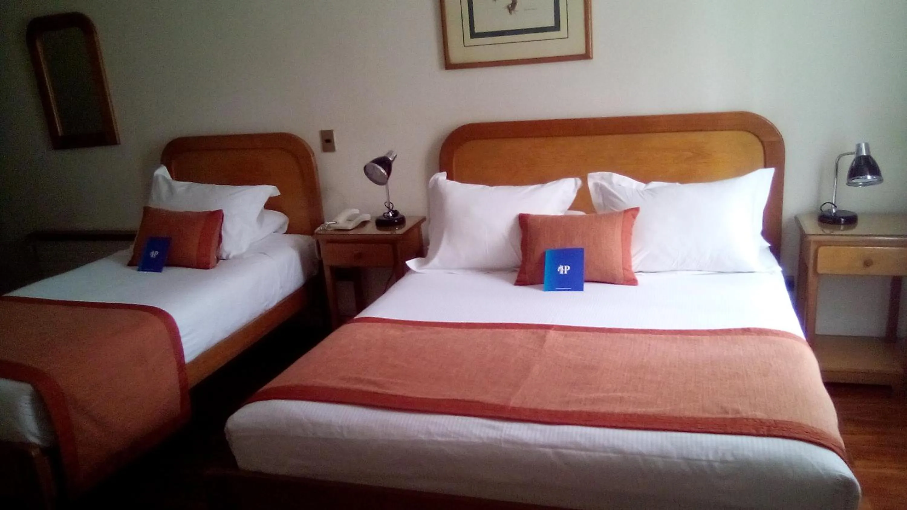 locker, Bed in Hotel Presidente