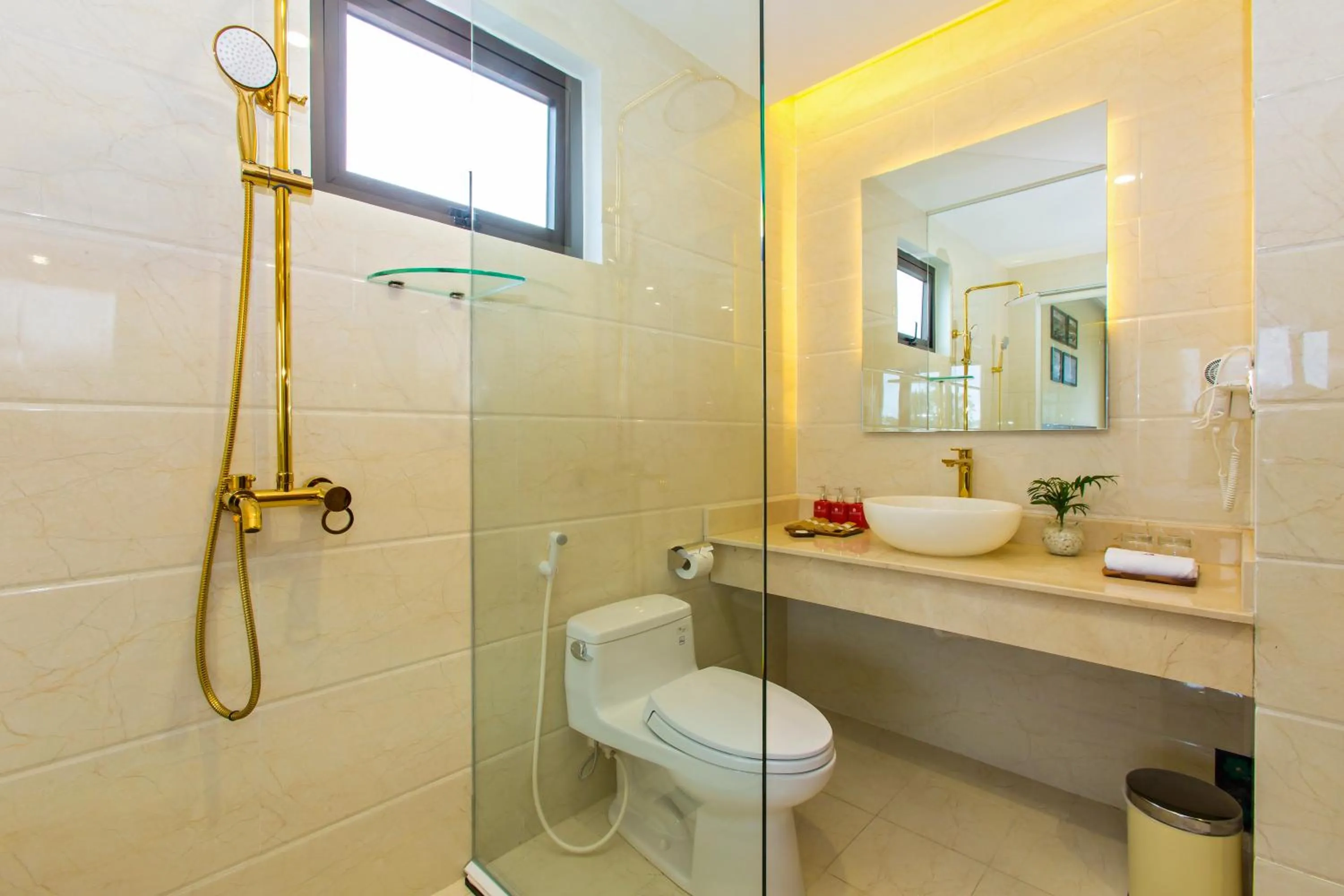 Bathroom in Ally Beach Boutique Hotel Hoian