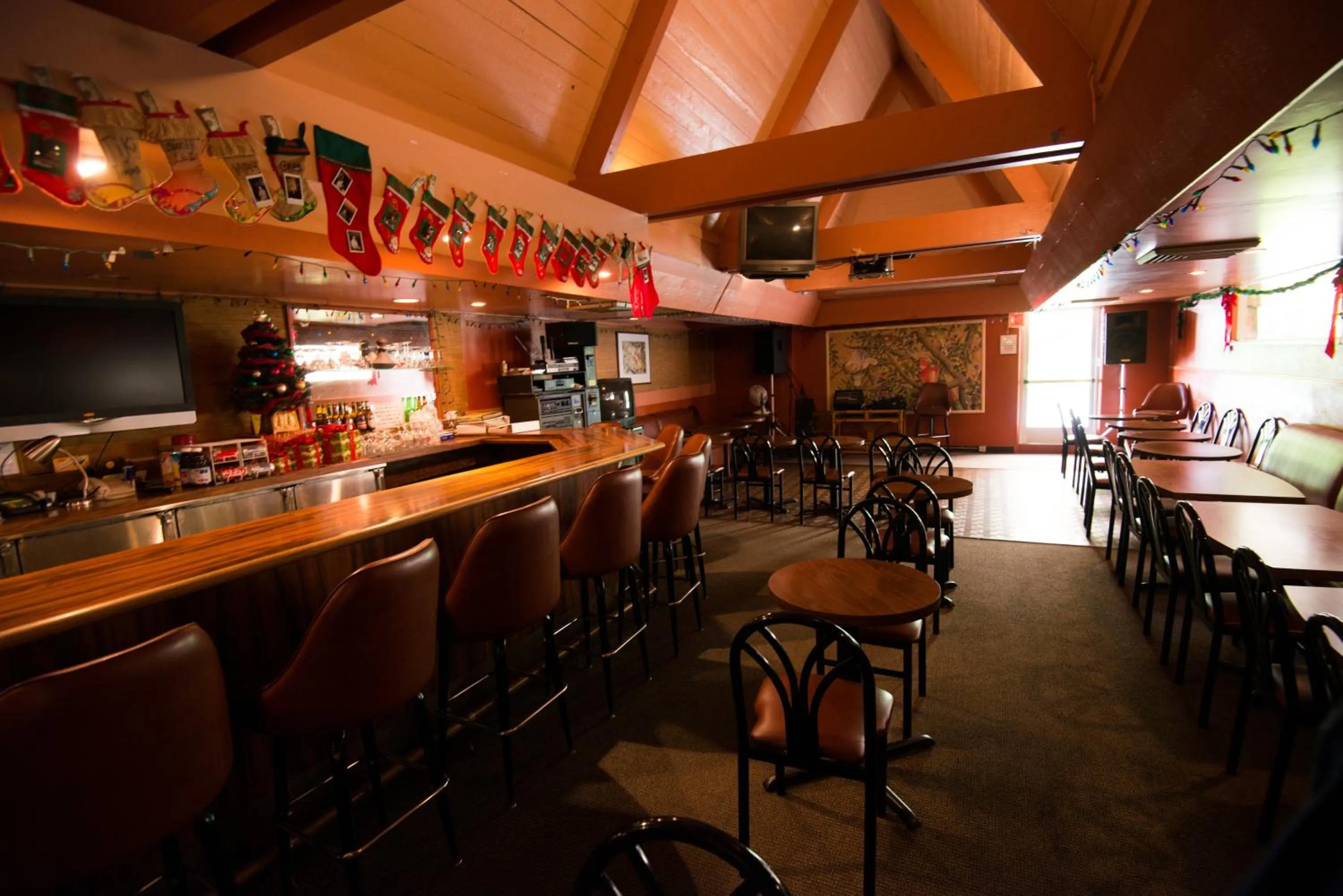 Restaurant/places to eat in Pacific Marina Inn Airport