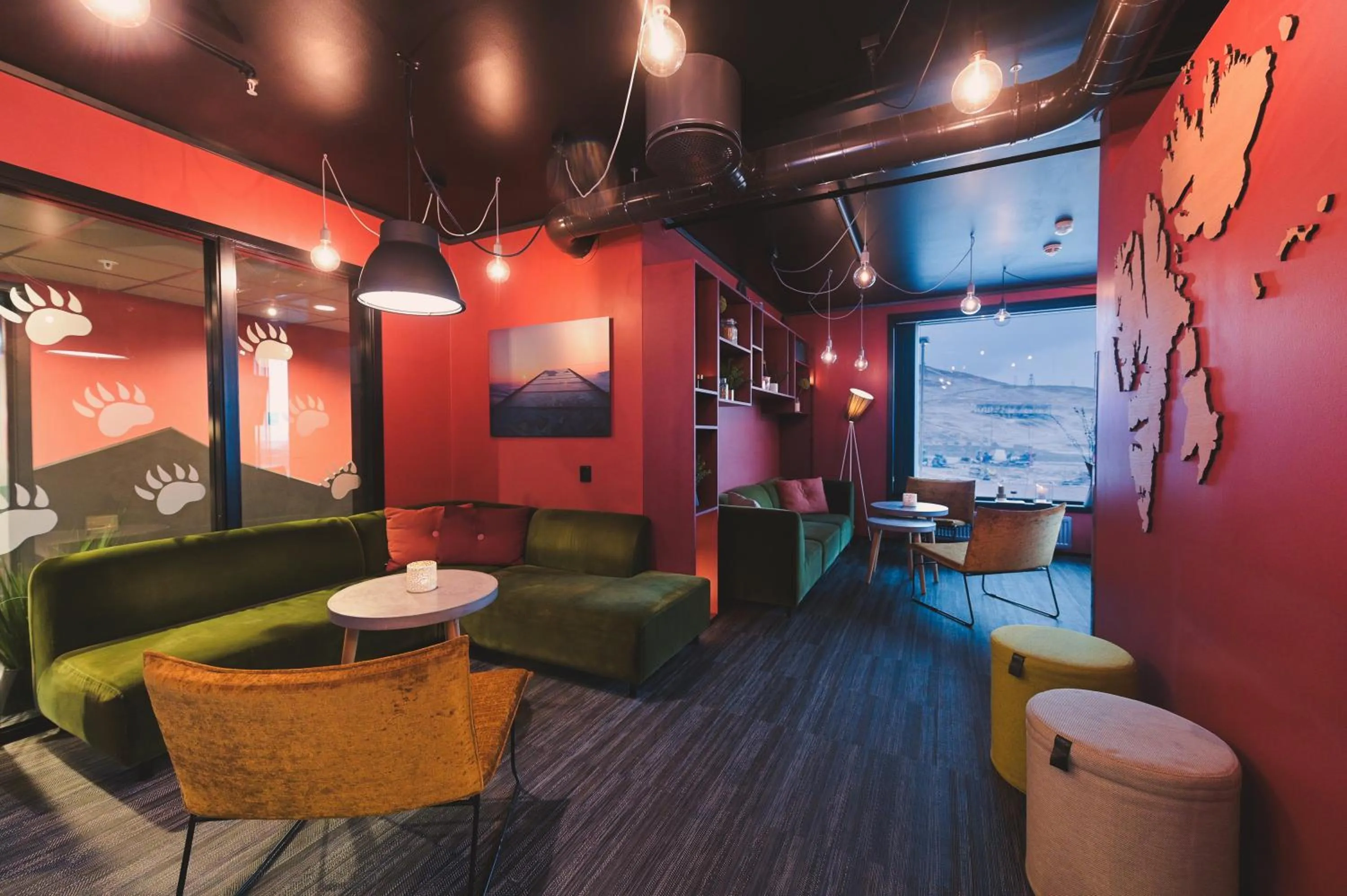 Lobby or reception in Svalbard Hotell | The Vault