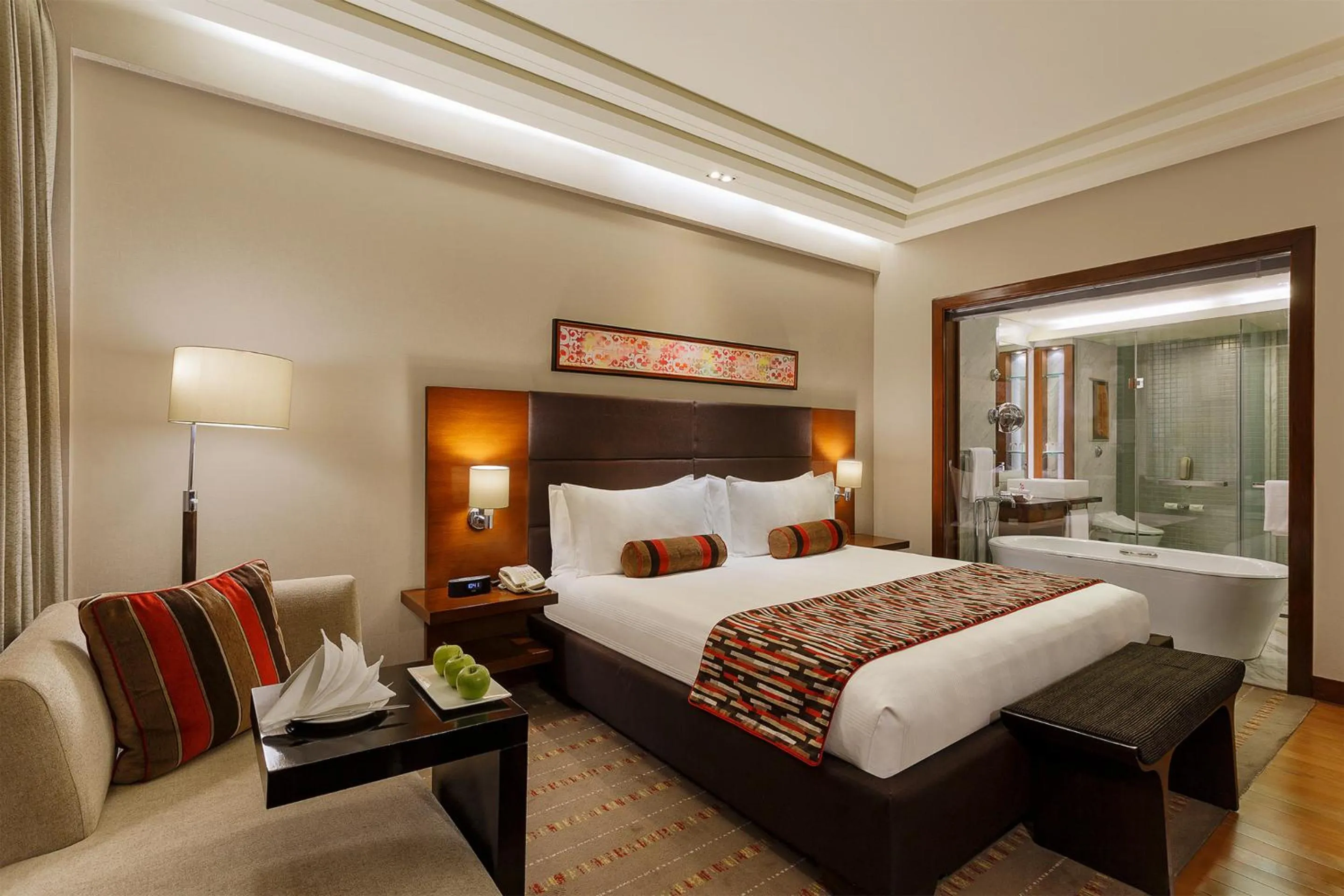 Bathroom, Bed in Crowne Plaza Today Gurugram by IHG