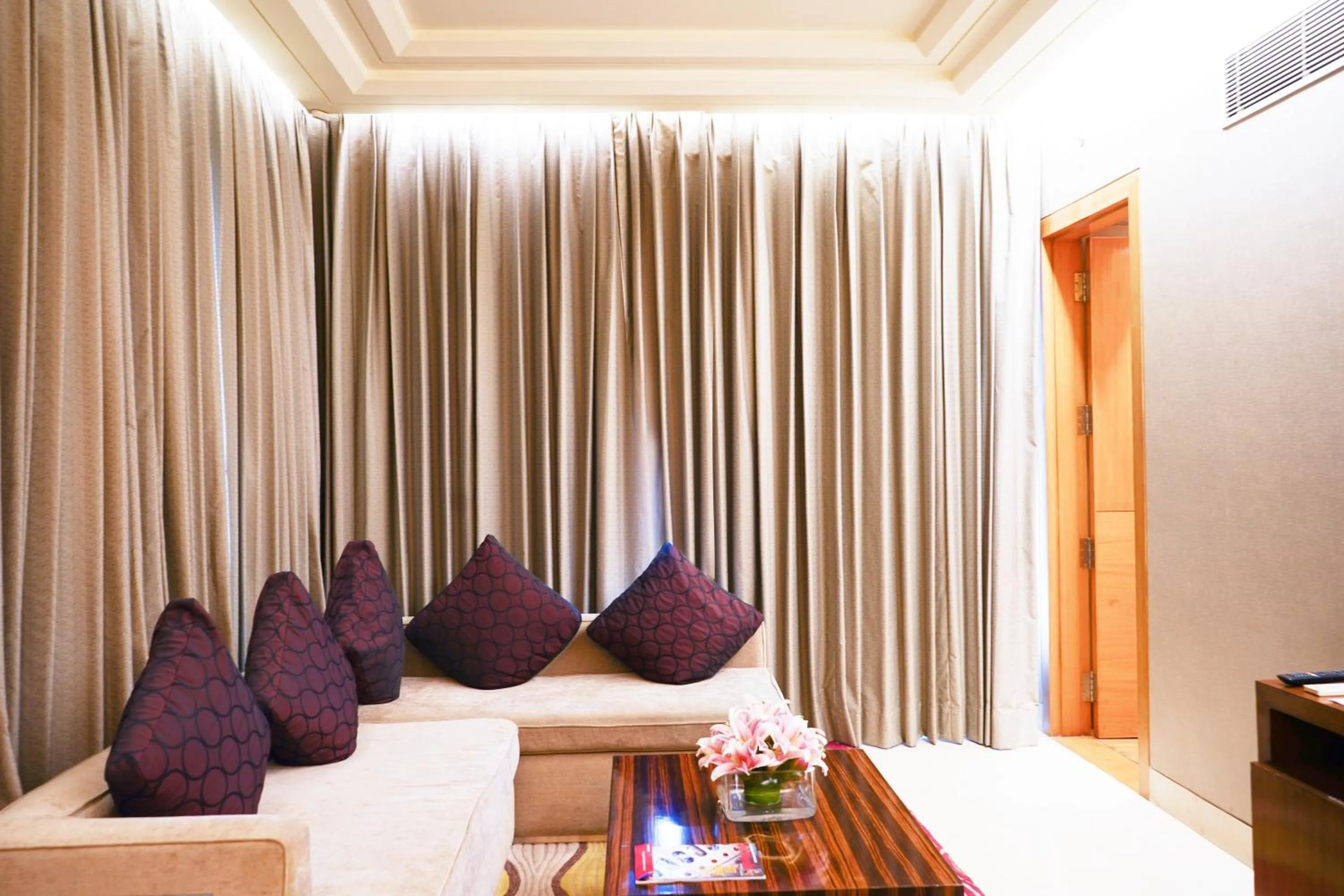 Photo of the whole room, Bed in Crowne Plaza Today Gurugram by IHG