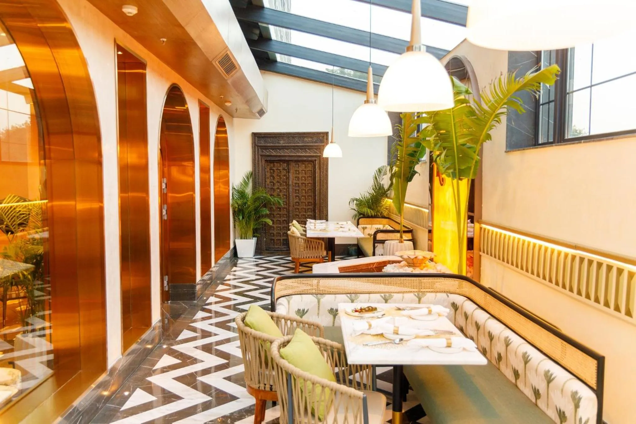 Restaurant/places to eat in Crowne Plaza Today Gurugram by IHG