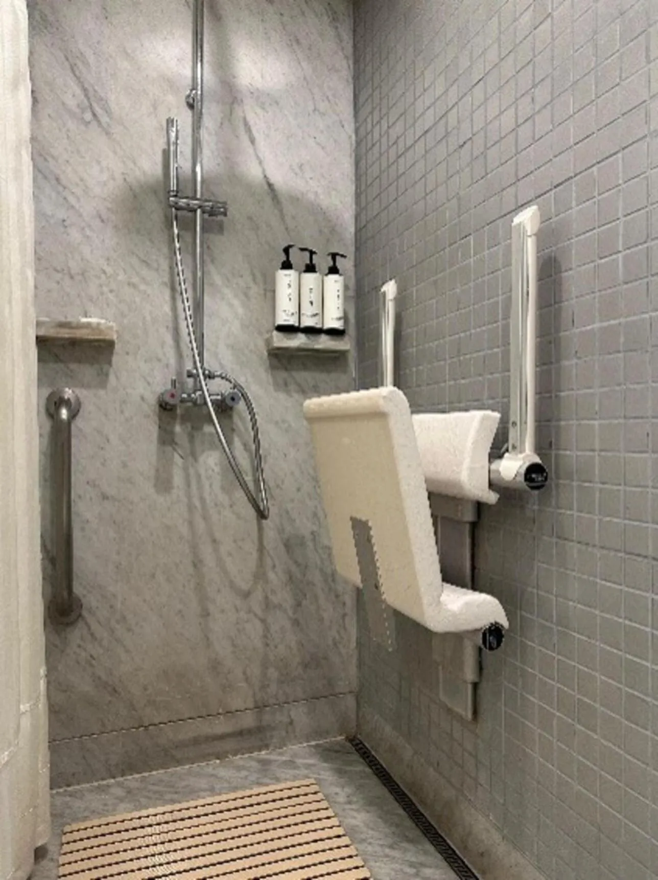 Shower in Crowne Plaza Today Gurugram by IHG