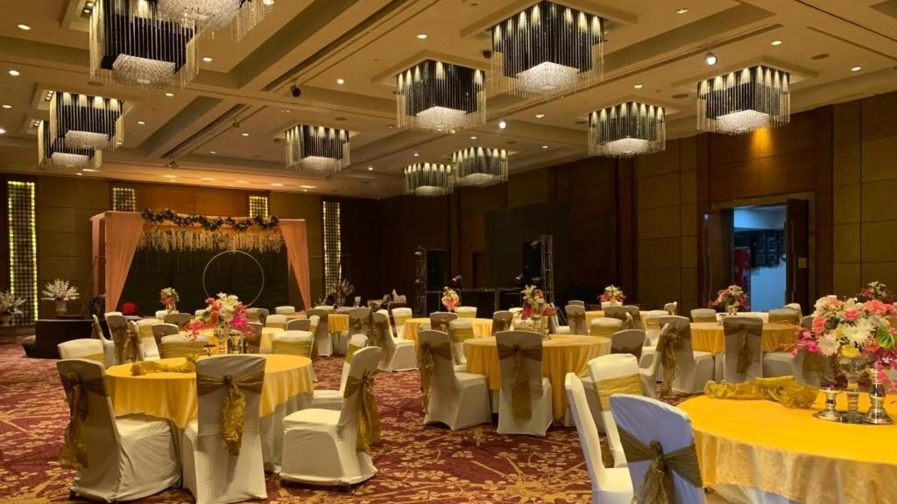 Meeting/conference room in Crowne Plaza Today Gurugram by IHG