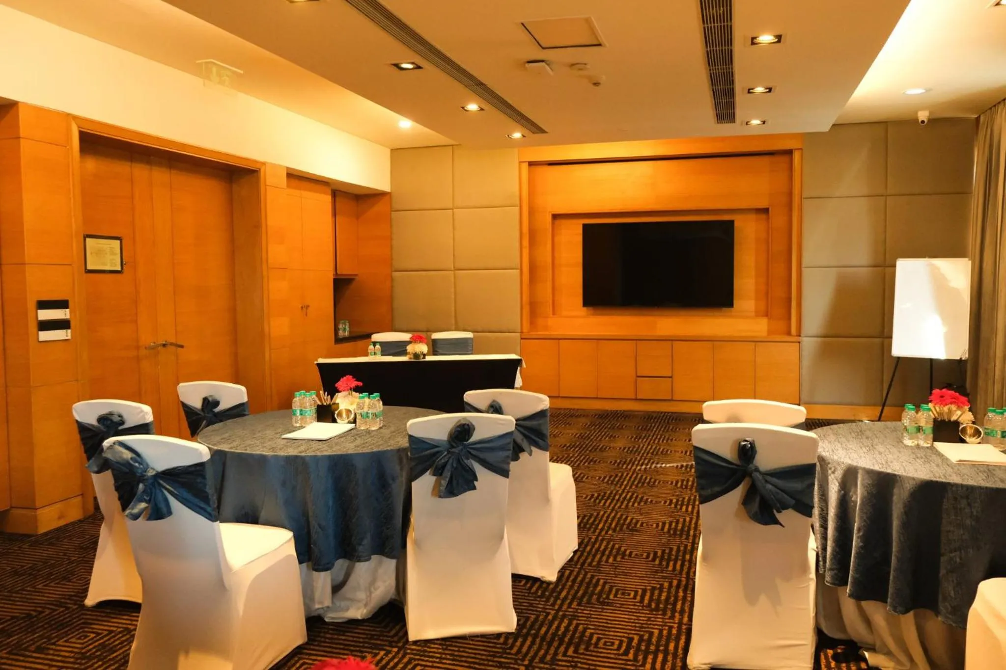 Meeting/conference room in Crowne Plaza Today Gurugram by IHG