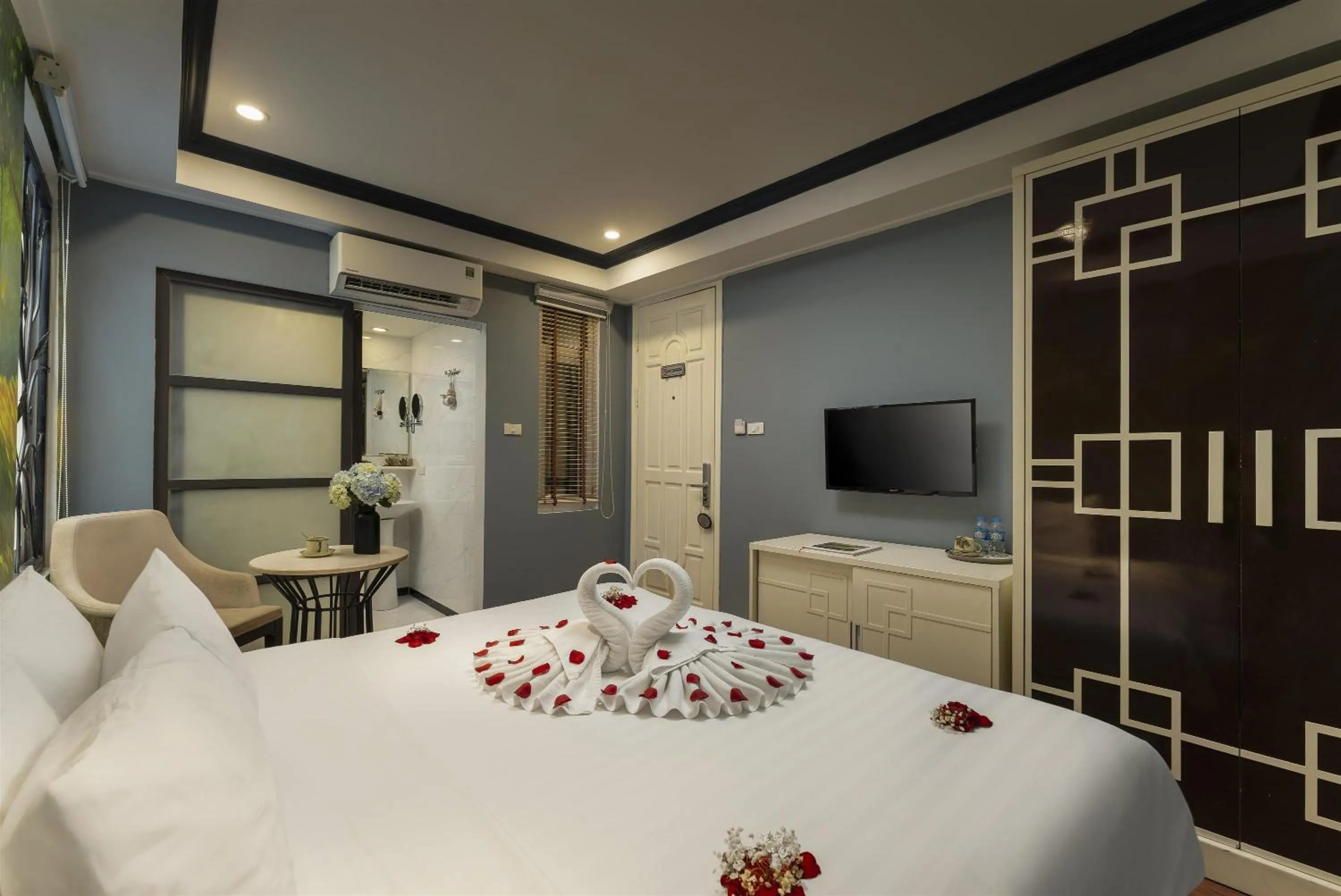 Bed in Hanoi La Selva Hotel