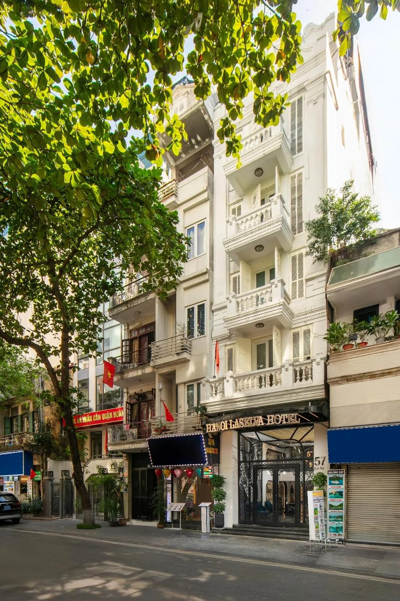 Property building in Hanoi La Selva Hotel